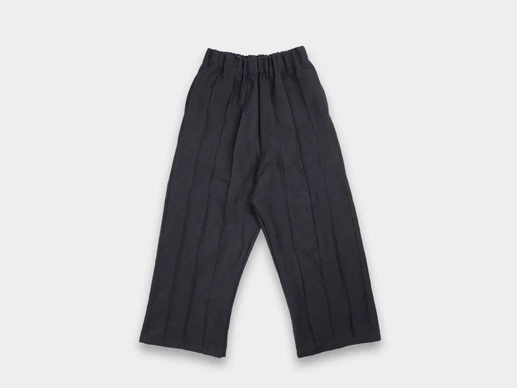 W-R18P3 "Tuck Pants" Black Bamboo sold by MAN-TLE