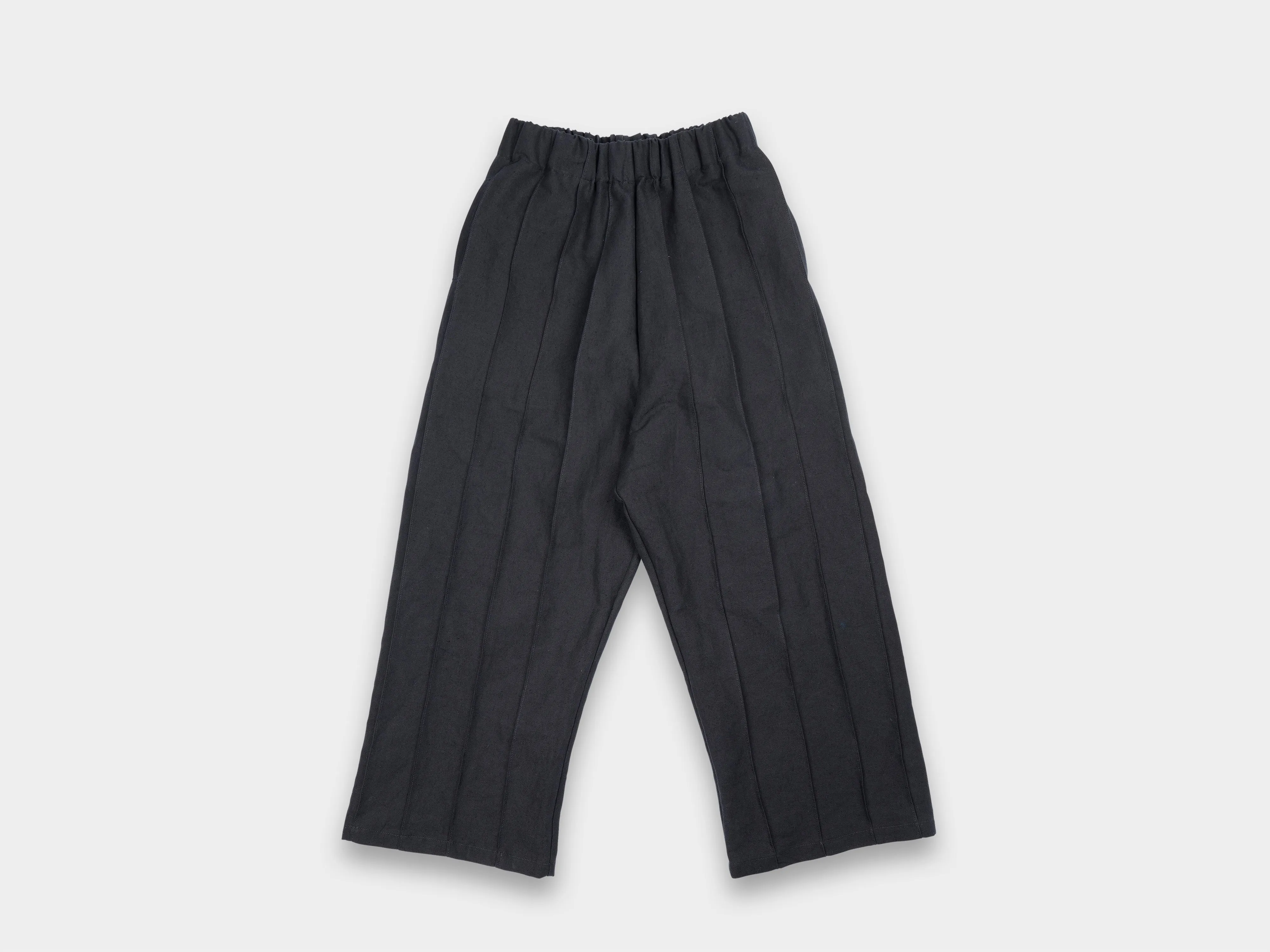 W-R18P3 "Tuck Pants" Black Bamboo sold by MAN-TLE