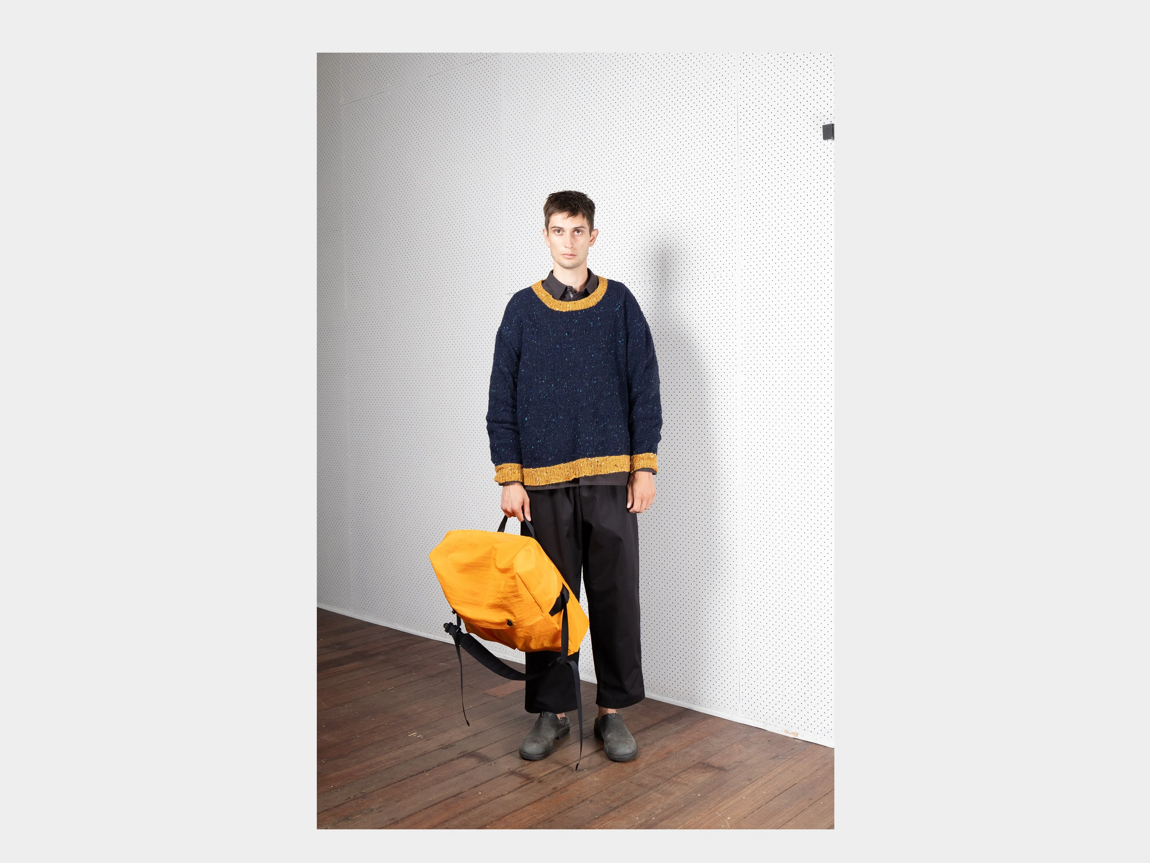 R17G2 "Snap Messenger" Neon Nylon sold by MAN-TLE product image thumbnail 5