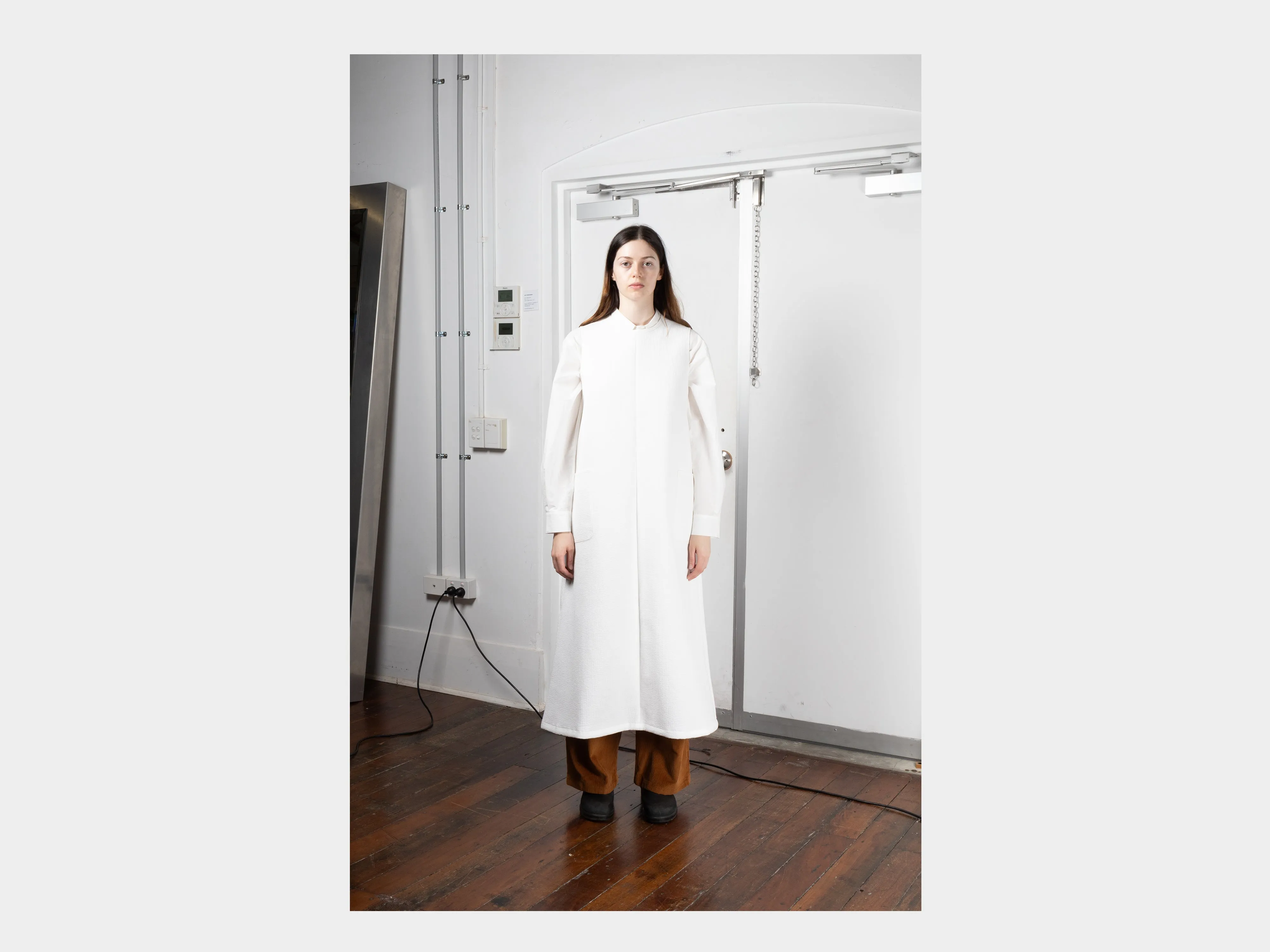 W-R16A5 "Round Dress" White Nubi sold by MAN-TLE product image thumbnail 4