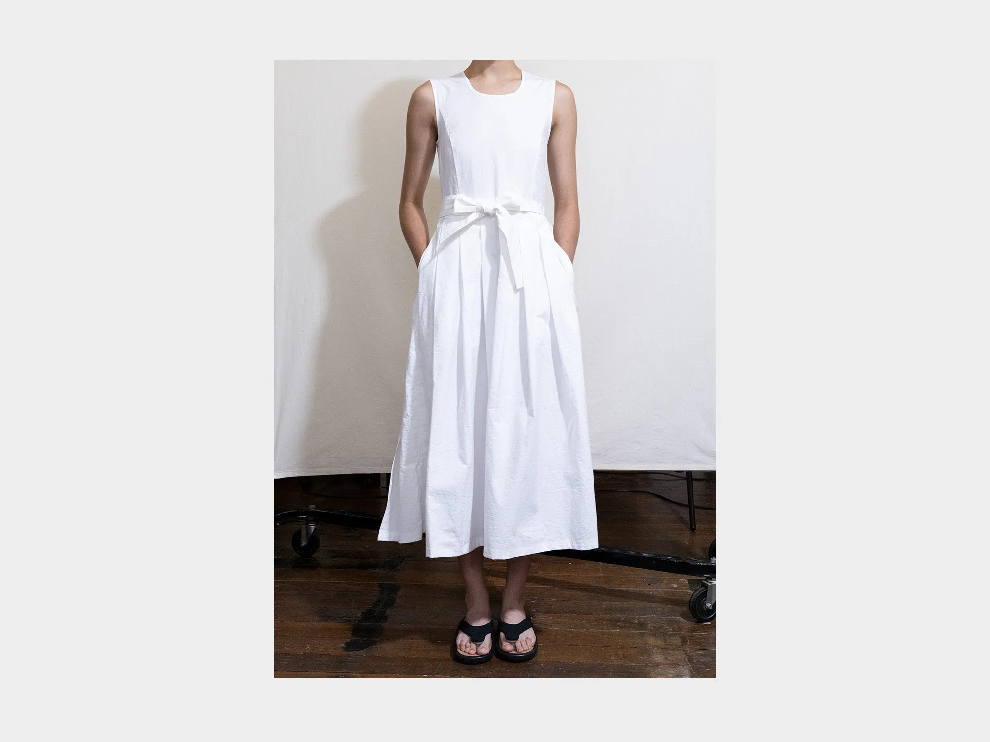 W-R0A8 "Apron Dress" White Weather sold by MAN-TLE product image thumbnail 4