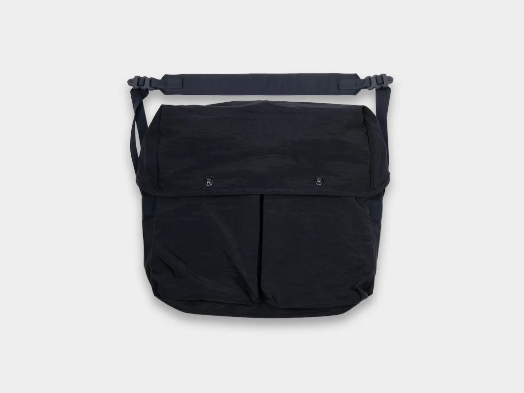 R0G2 "Snap Messenger" Black Nylon made by MAN-TLE