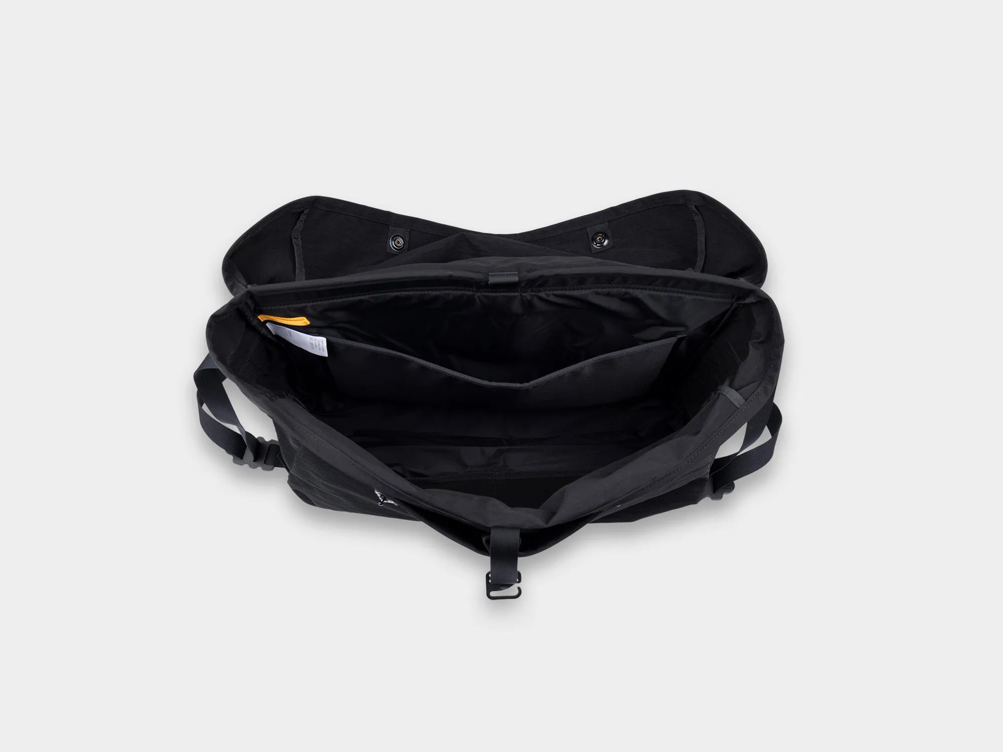 R0G2 "Snap Messenger" Black Nylon sold by MAN-TLE product image thumbnail 2