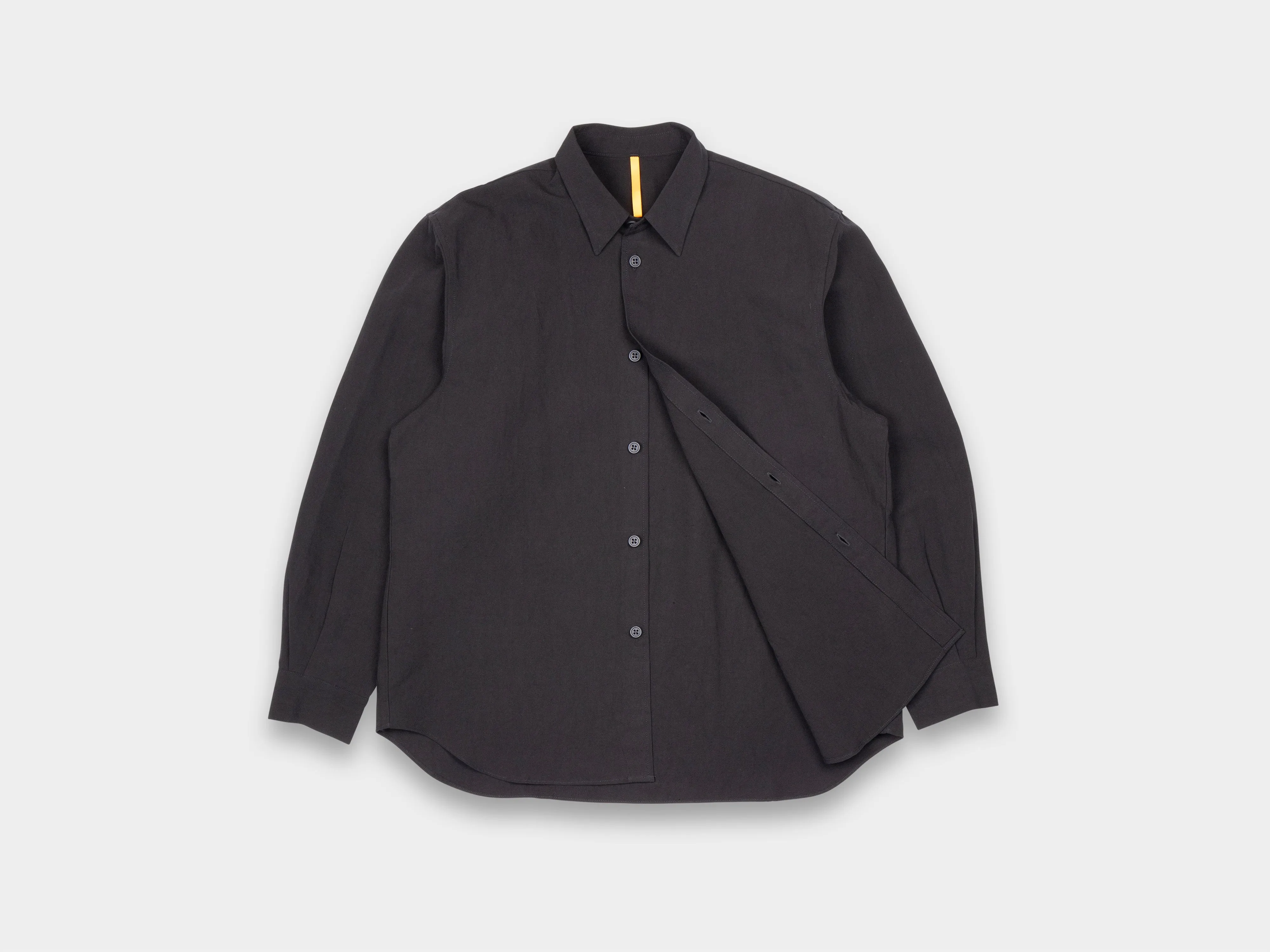 SPS8 "Weather Shirt" Roll–dyed Black Linen sold by MAN-TLE product image thumbnail 2