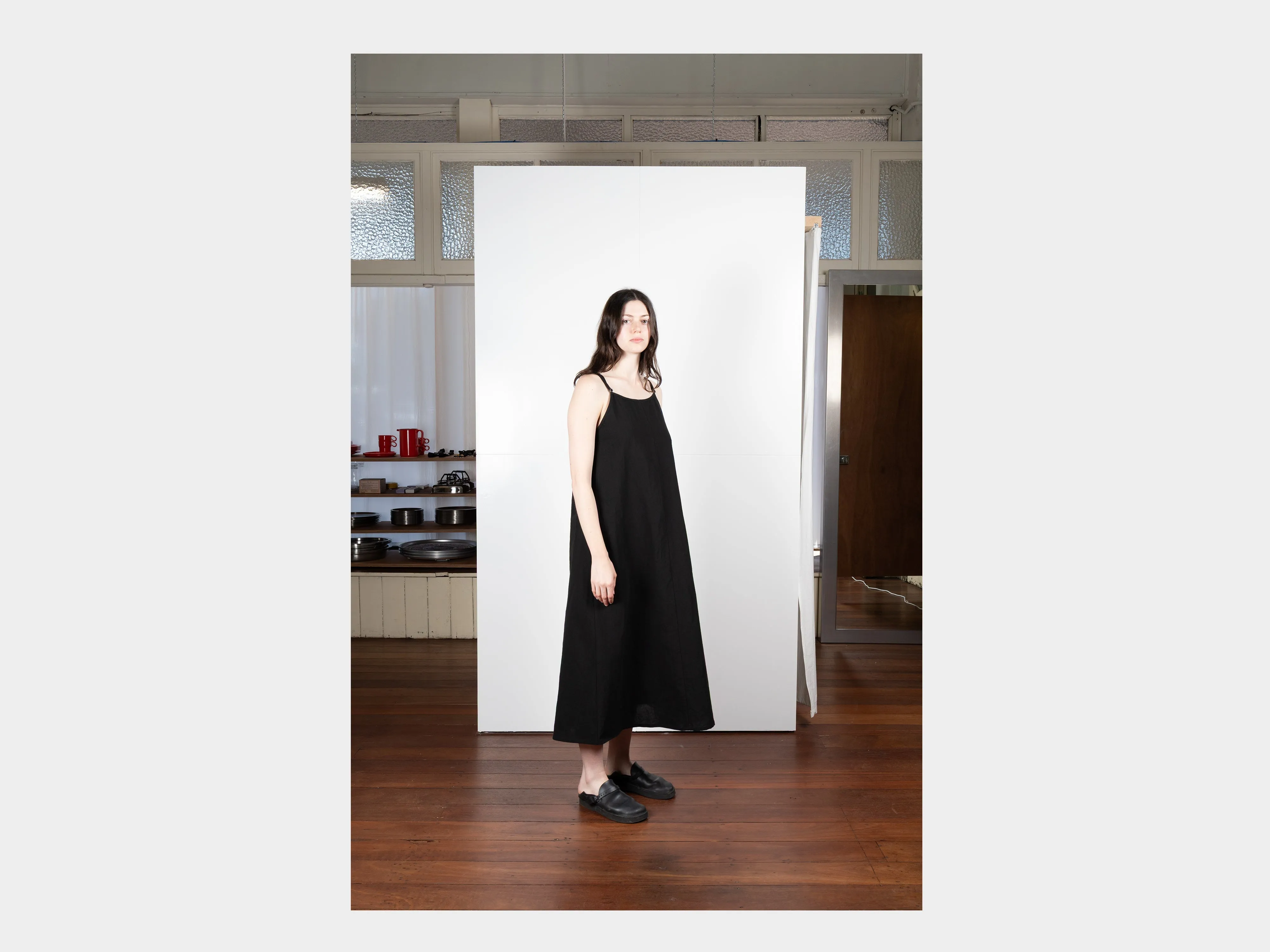 W-SPA5 "Slip" Roll–dyed Black Linen sold by MAN-TLE product image thumbnail 5