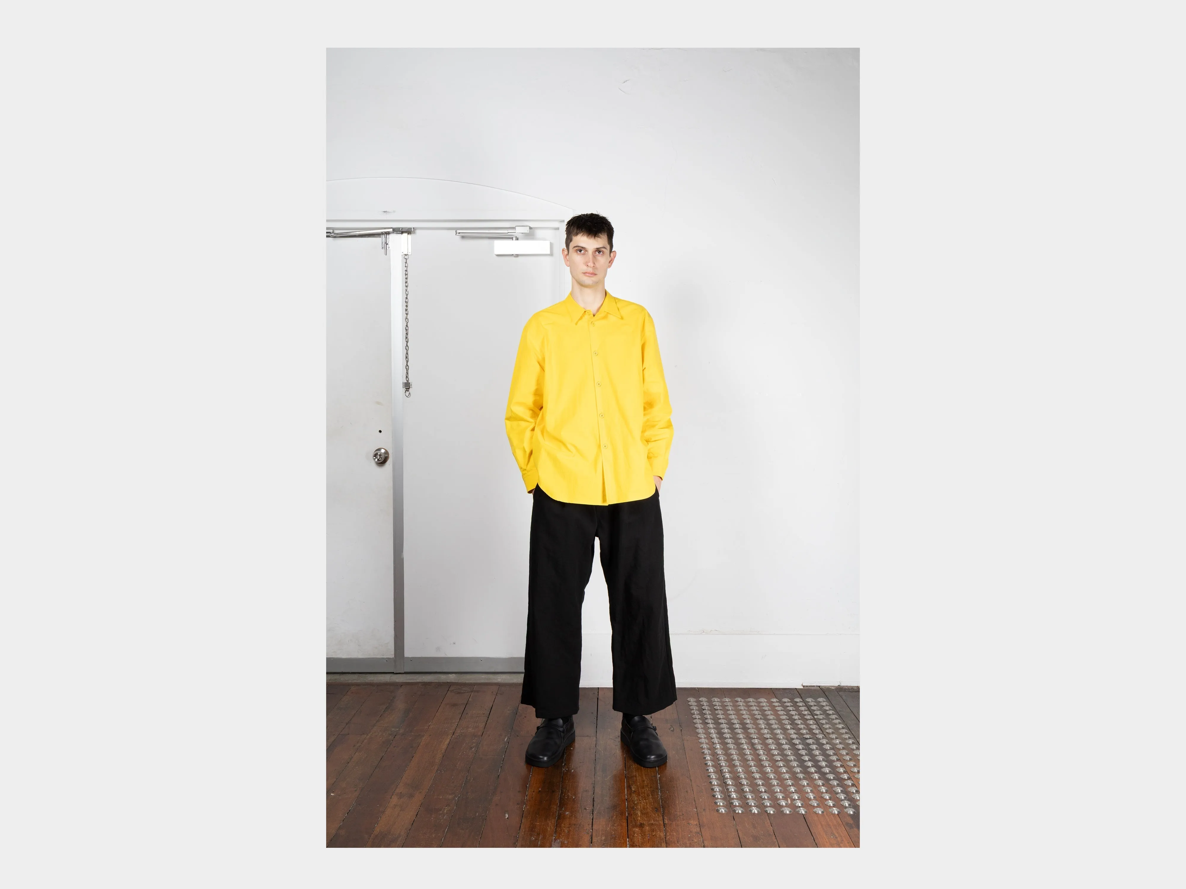 R20P5 "Solid Pants" Black Linen sold by MAN-TLE product image thumbnail 4