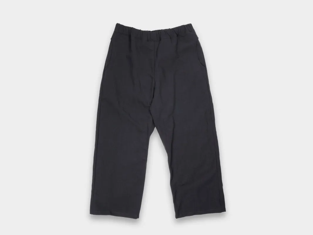 R20P5 "Solid Pants" Black Linen sold by MAN-TLE