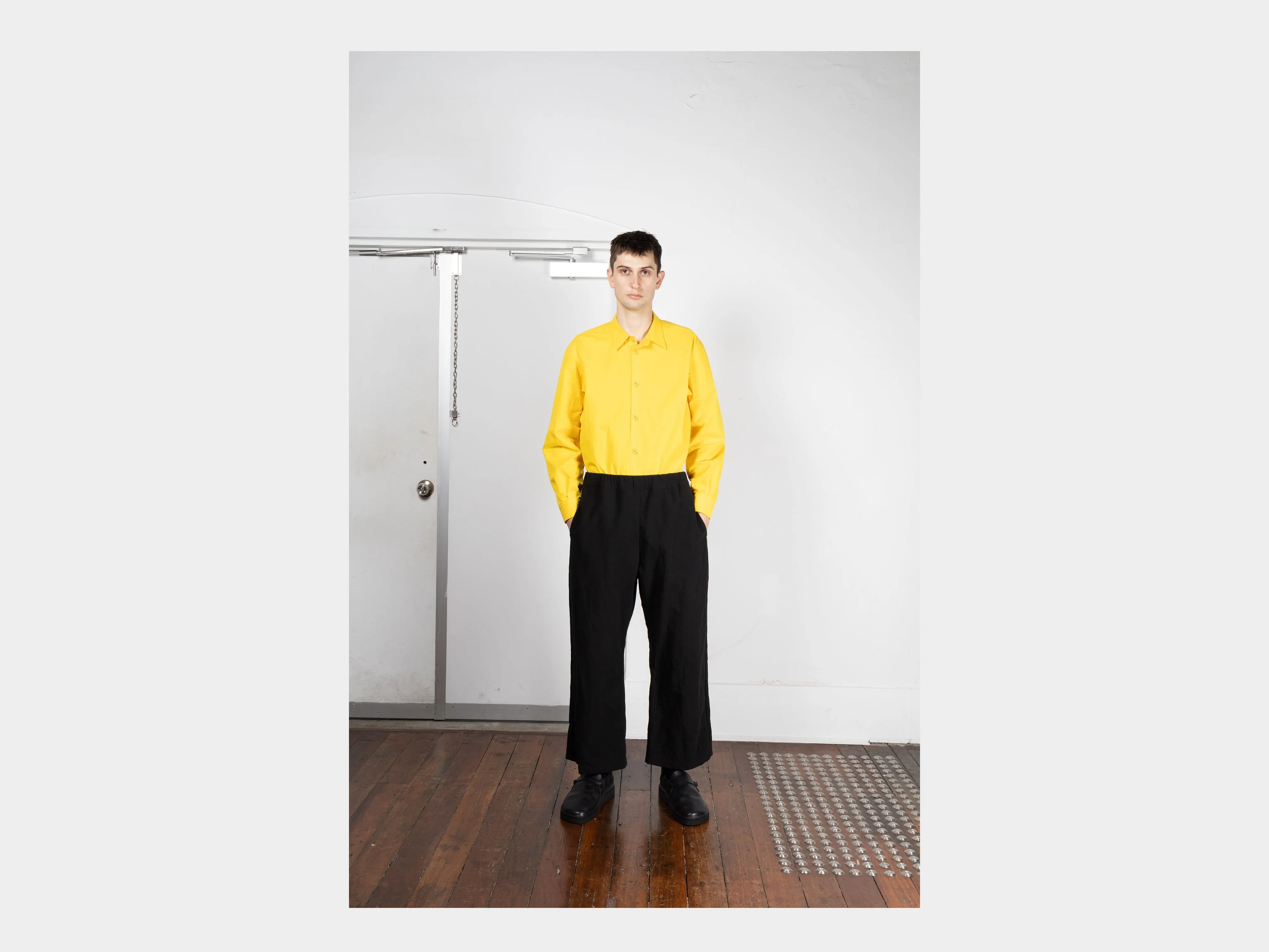 R20P5 "Solid Pants" Black Linen sold by MAN-TLE product image thumbnail 5