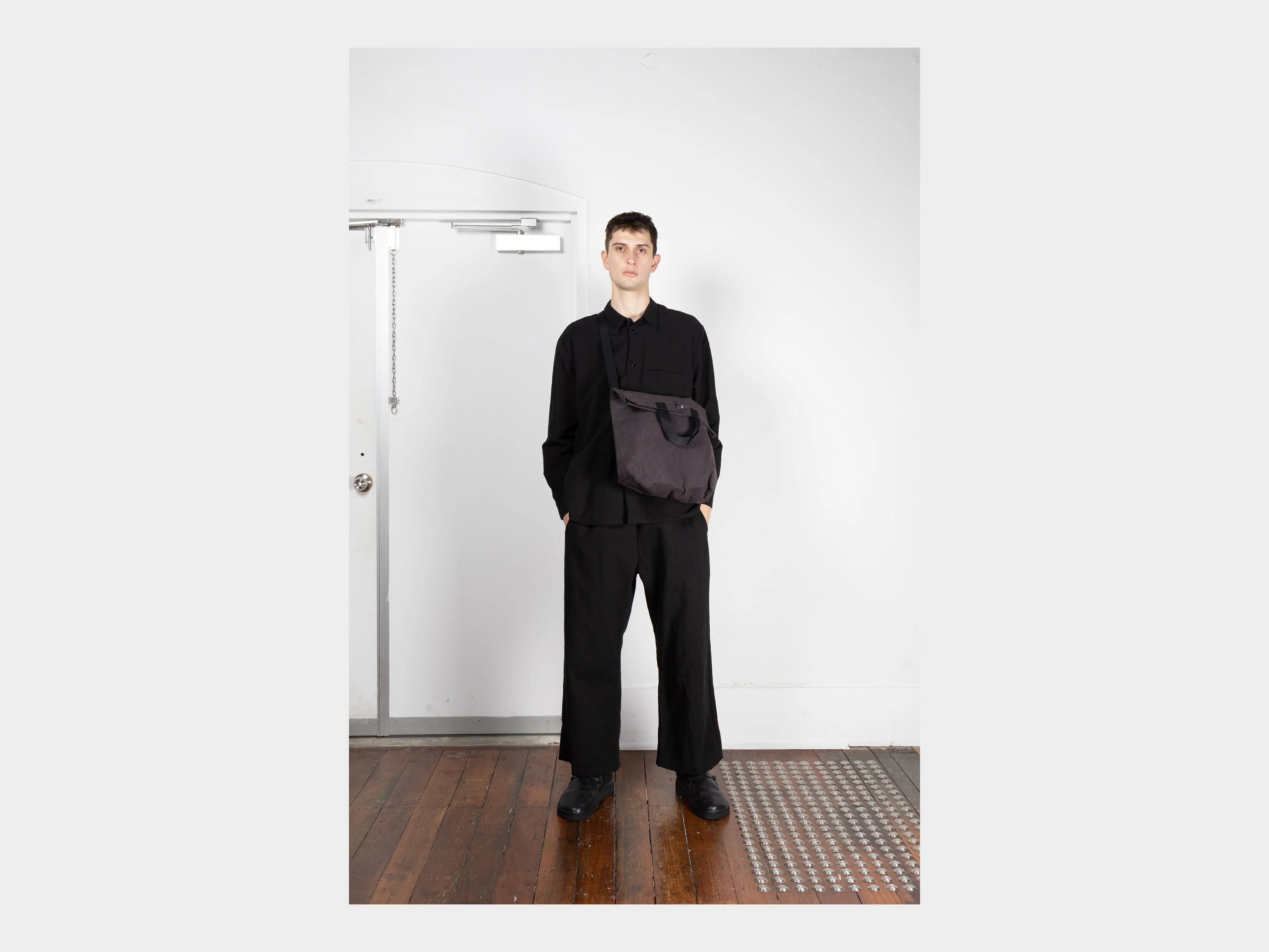 R20B1 "Multi Handle Tote" Earth Wax sold by MAN-TLE product image thumbnail 4