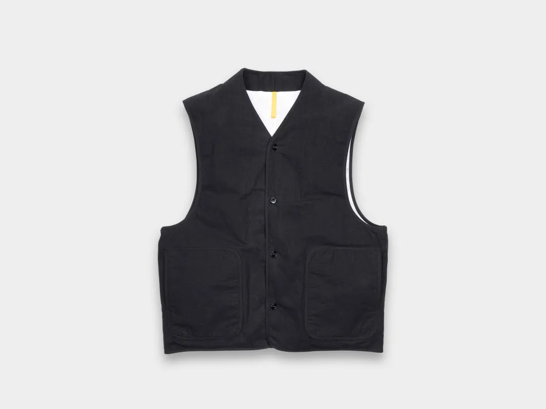 R0D5 "Down Shield Vest" Black Wax made by MAN-TLE