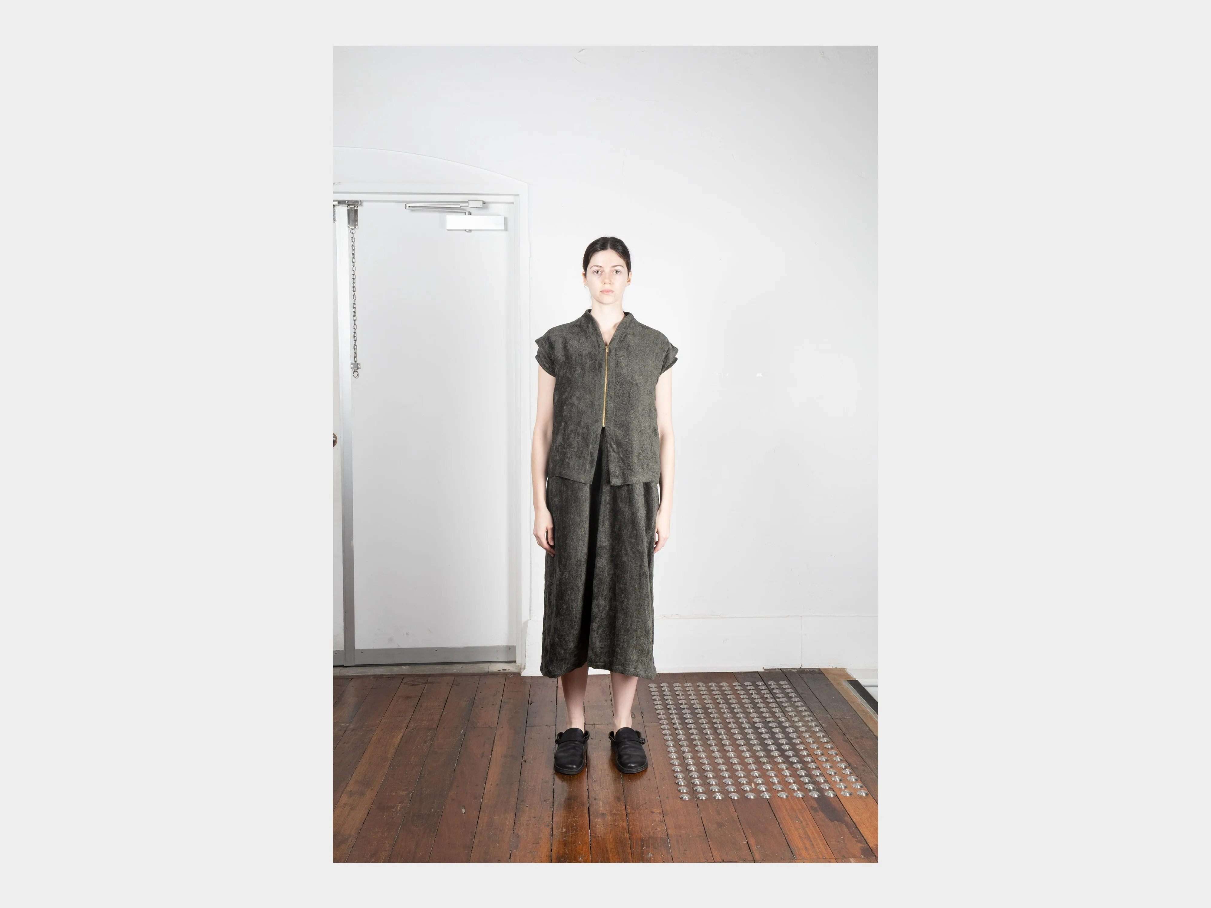 W-R20S5 "Zip Tank" Bark Linen Velvet sold by MAN-TLE product image thumbnail 5