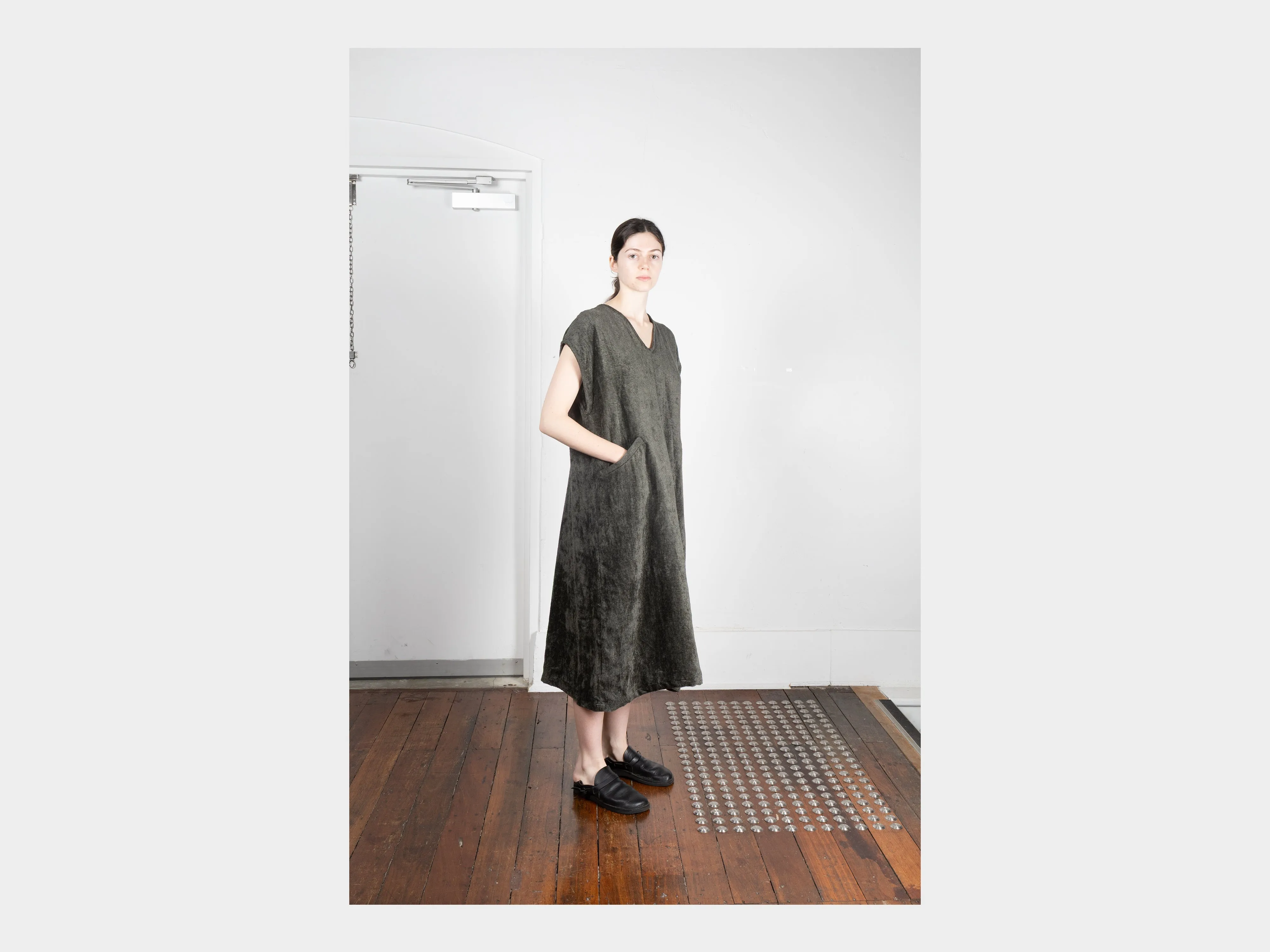 W-R20A5 "Box Dress" Bark Linen Velvet sold by MAN-TLE product image thumbnail 5