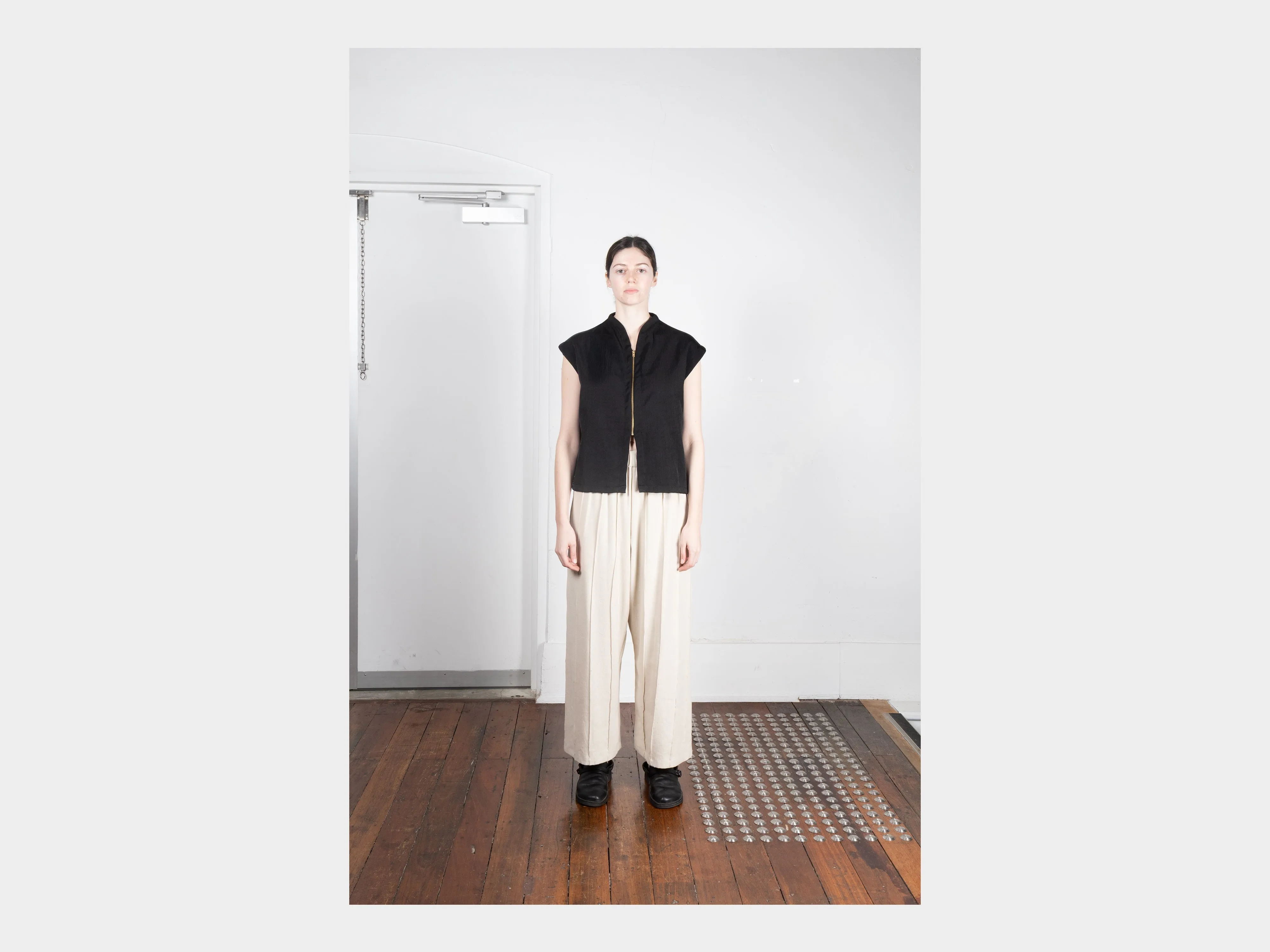 W-R20P3 "Tuck Pants" Sand Grosgrain sold by MAN-TLE product image thumbnail 4