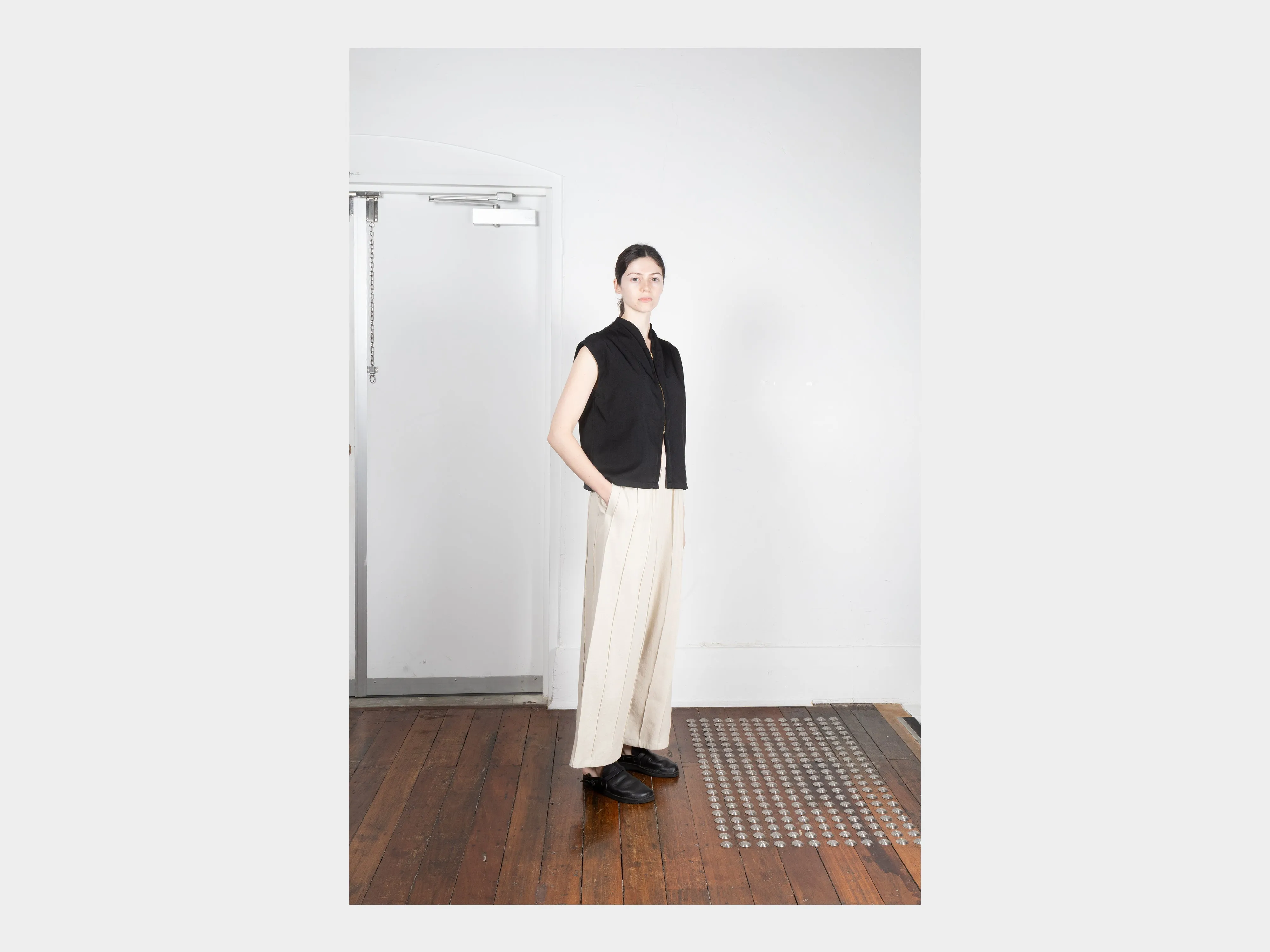 W-R20P3 "Tuck Pants" Sand Grosgrain sold by MAN-TLE product image thumbnail 5