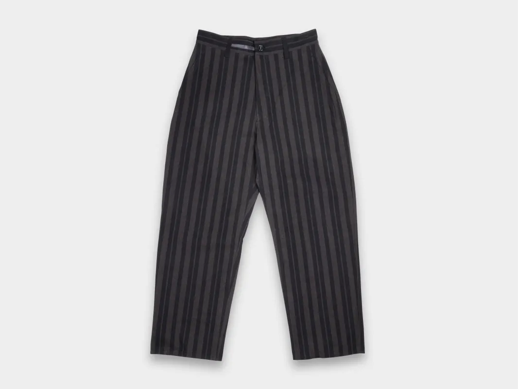 R21P4 "Wide Pants" Grey Theatre Wax made by MAN-TLE