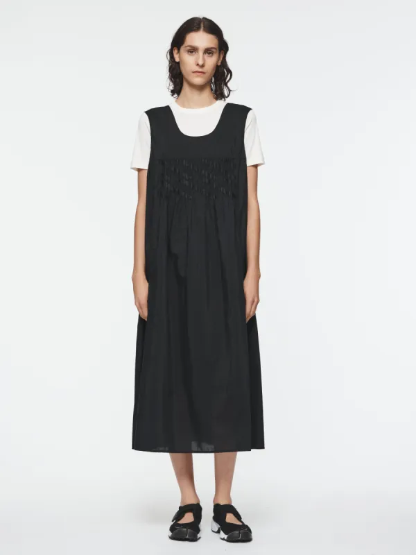 Sleeveless Pleated Embroidery Dress in Black sold by 6397