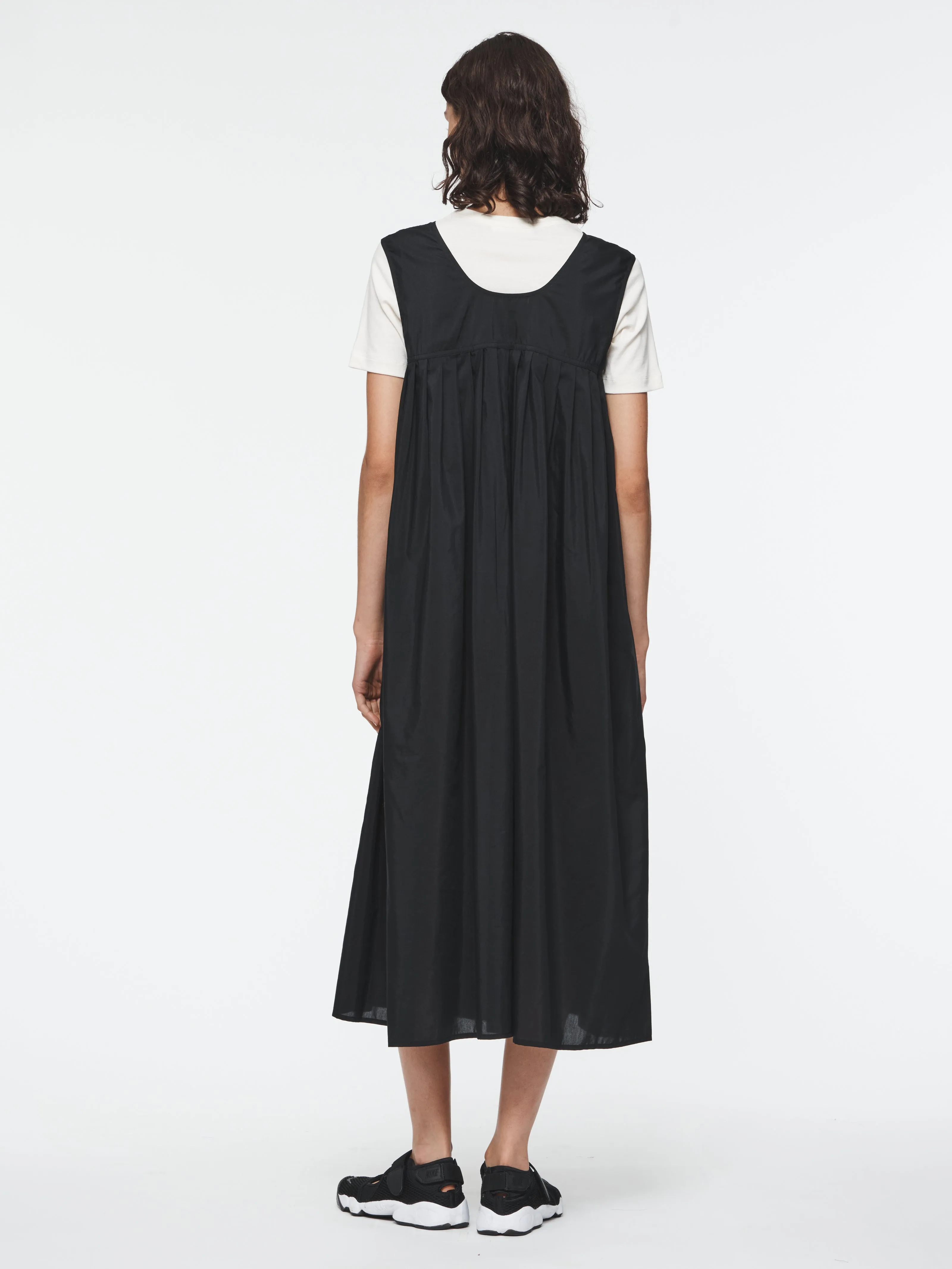 Sleeveless Pleated Embroidery Dress in Black sold by 6397 product image thumbnail 3