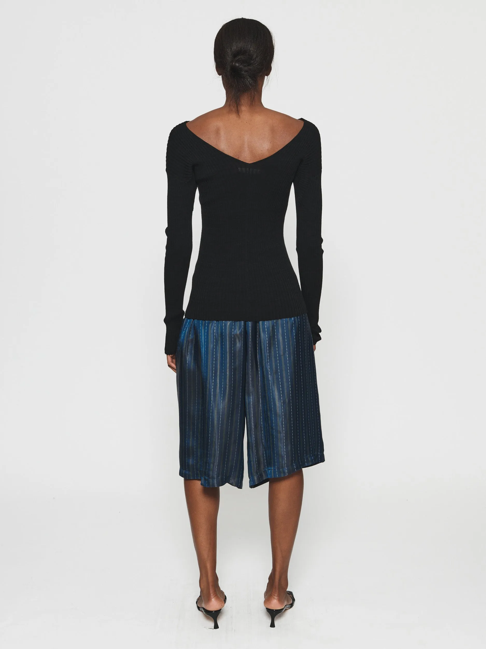 Ribbed Double-V Top Black sold by 6397 product image thumbnail 2