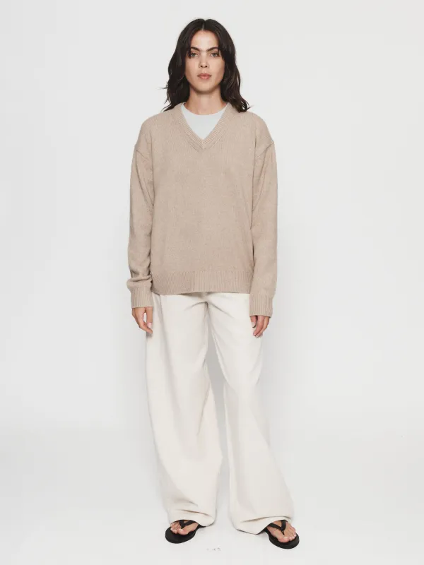 Oversized V-Neck Sand made by 6397