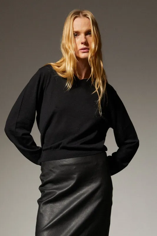 Cashmere Shrunken V Neck made by SPRWMN