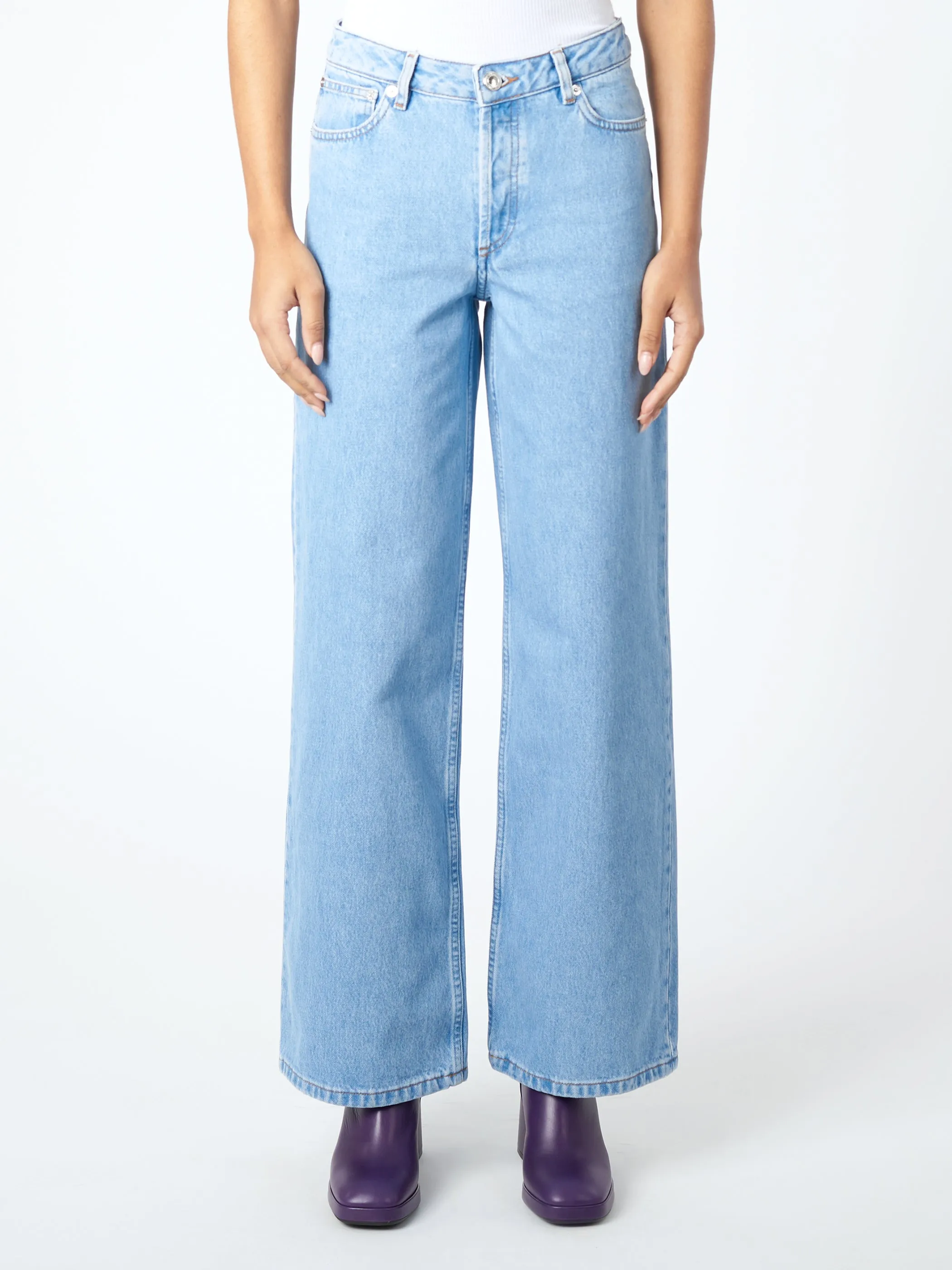 Elisabeth Jean sold by gravitypope