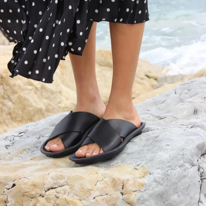 OP-N07 W – Leather sandals sold by Punto Pigro