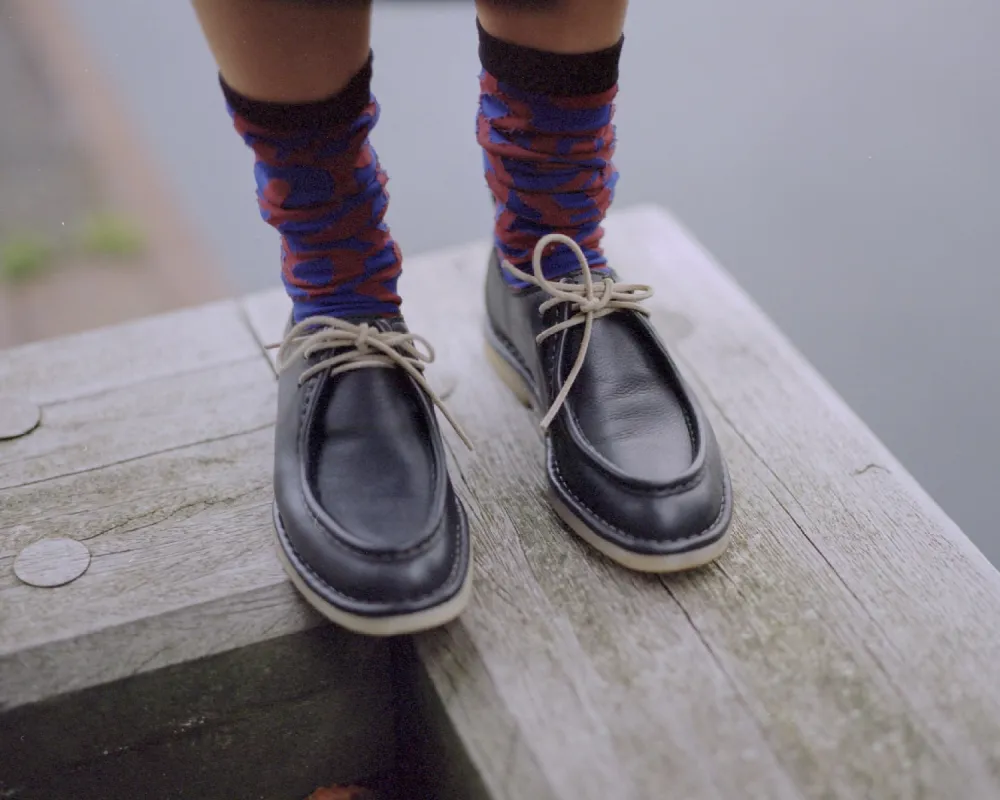 HAND 09 CREPE – Black sold by Punto Pigro