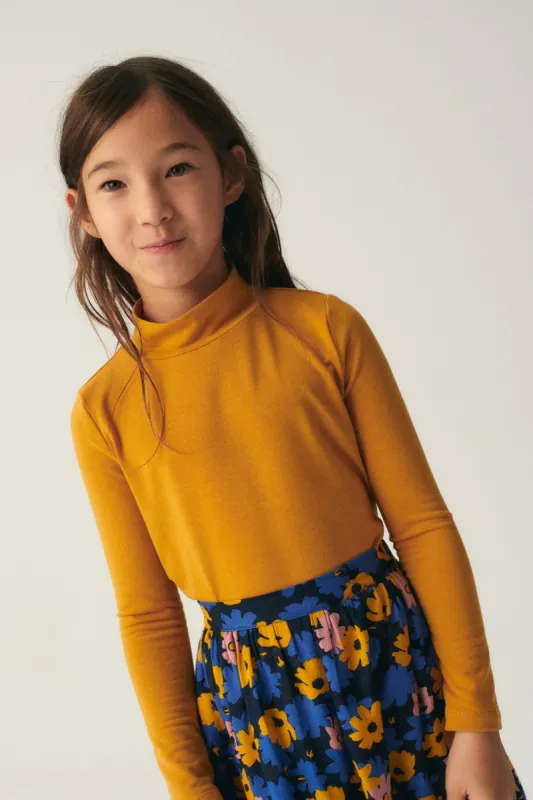 Top de niña con cuello alto amarillo sold by Compania Fantasica