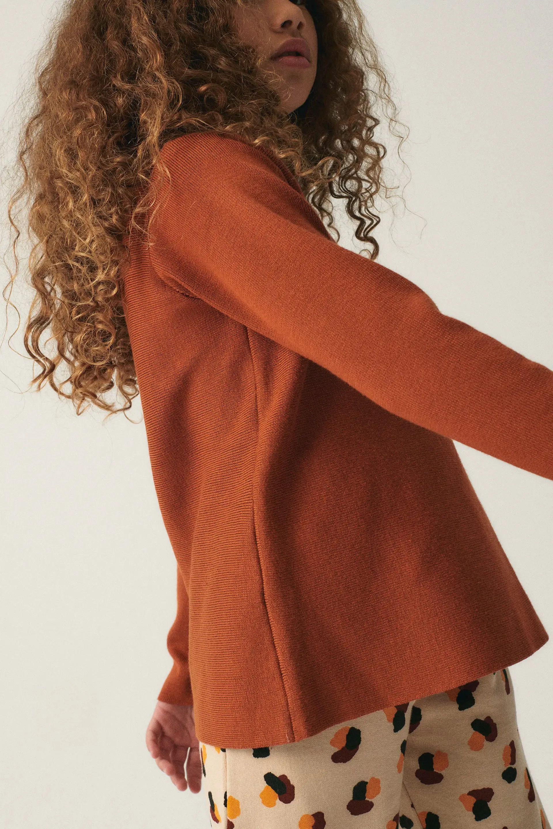 Jersey de niña de punto evasé marrón sold by Compania Fantasica product image thumbnail 3