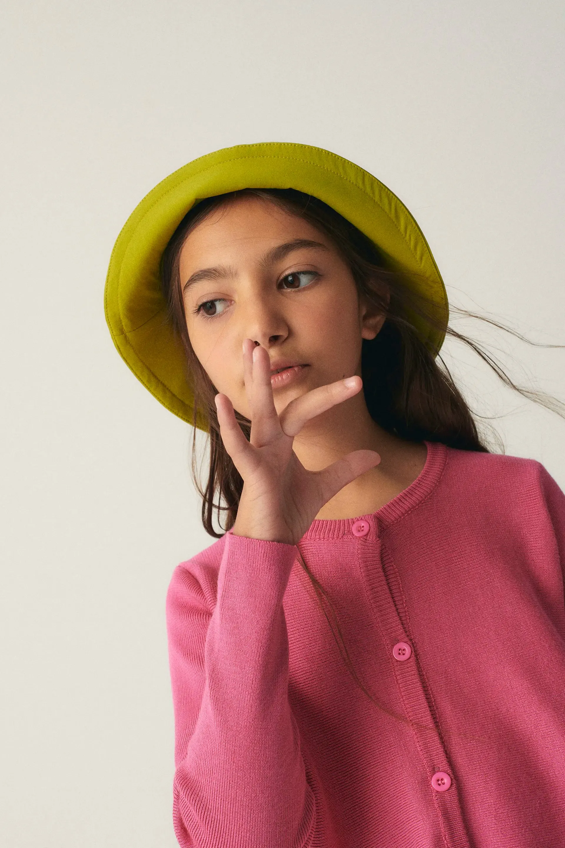 Cárdigan de niña de punto evasé rosa sold by Compania Fantasica product image thumbnail 4