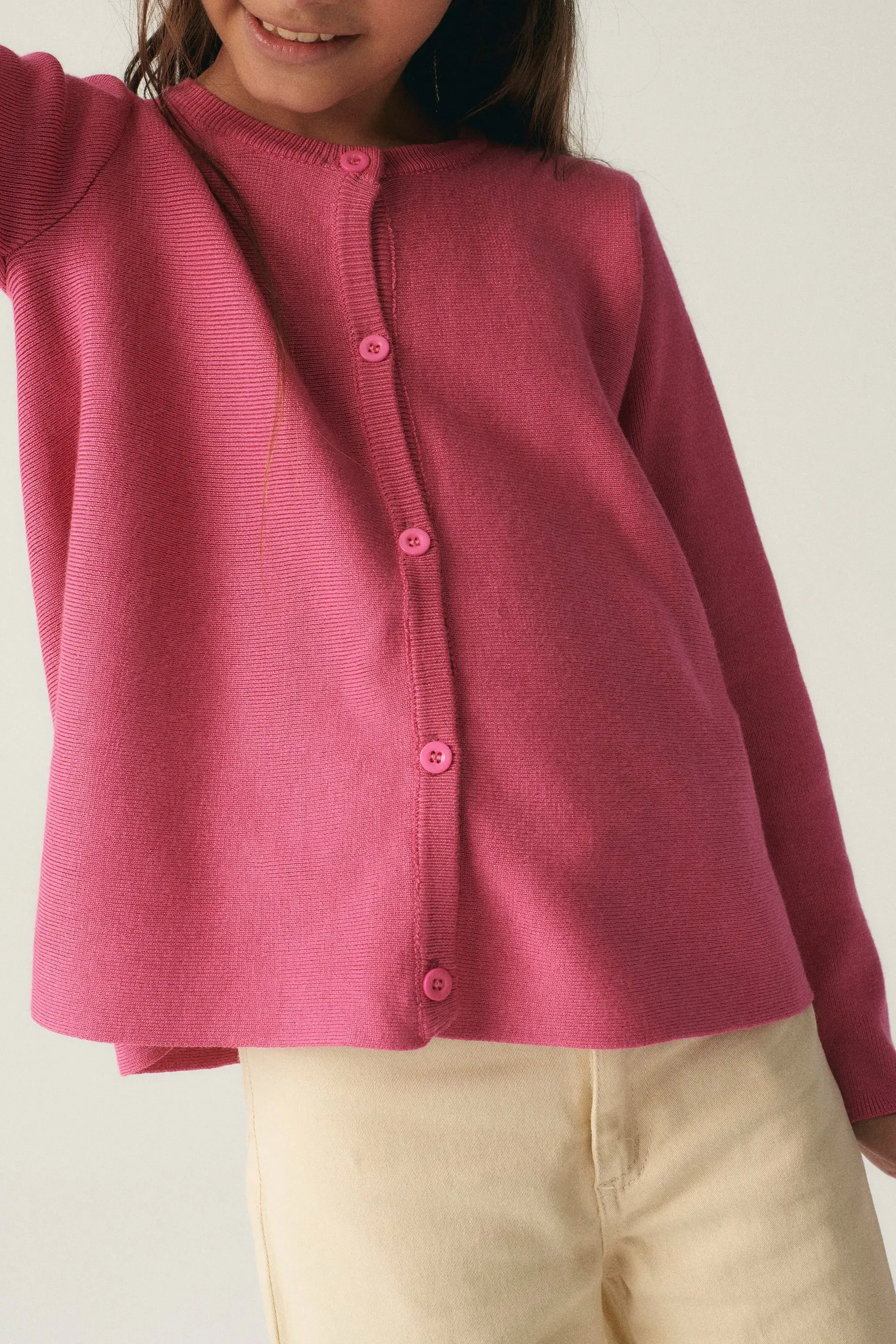 Cárdigan de niña de punto evasé rosa sold by Compania Fantasica product image thumbnail 3