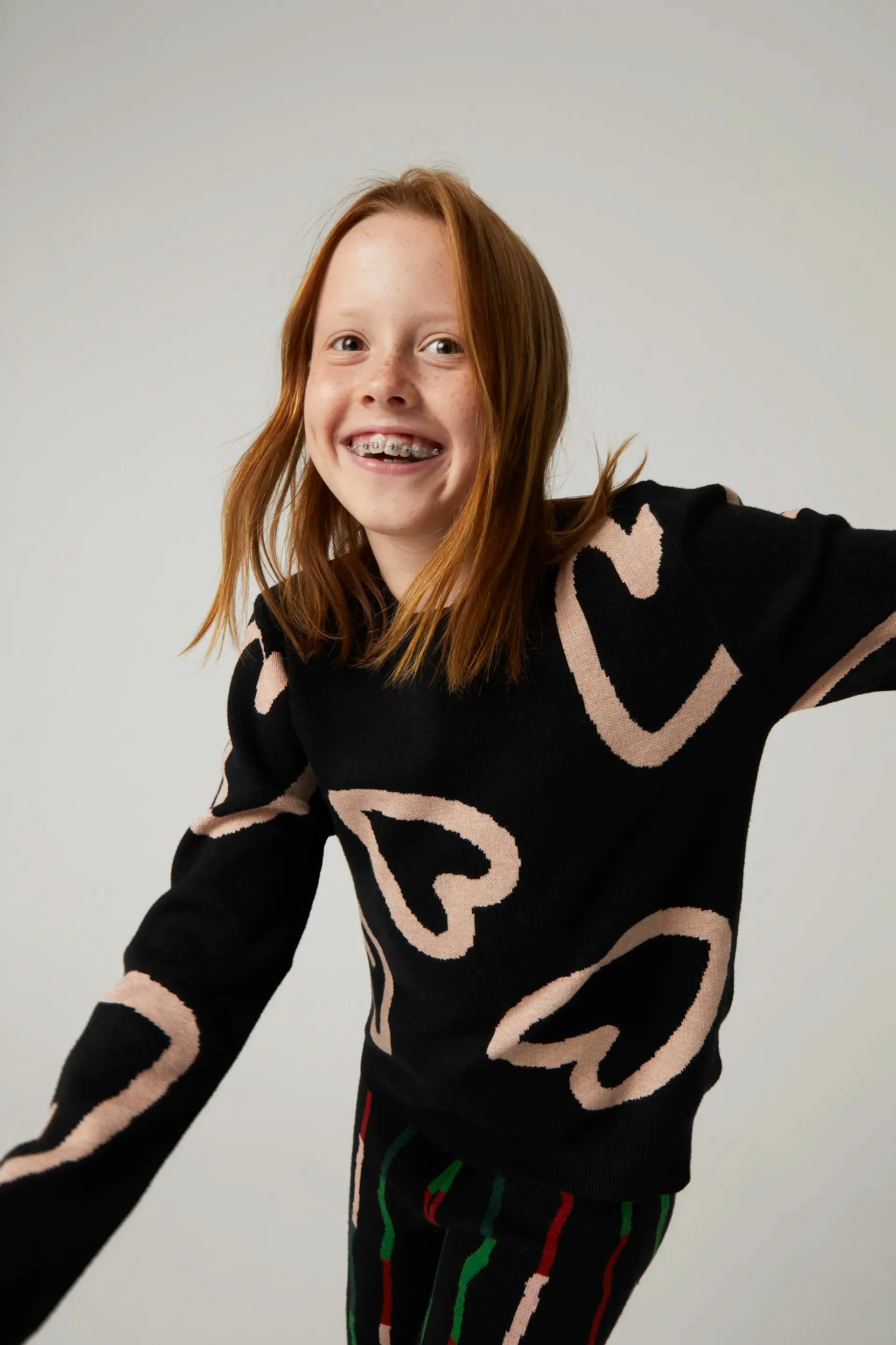 Jersey unisex de punto con estampado de corazones sold by Compania Fantasica product image thumbnail 3