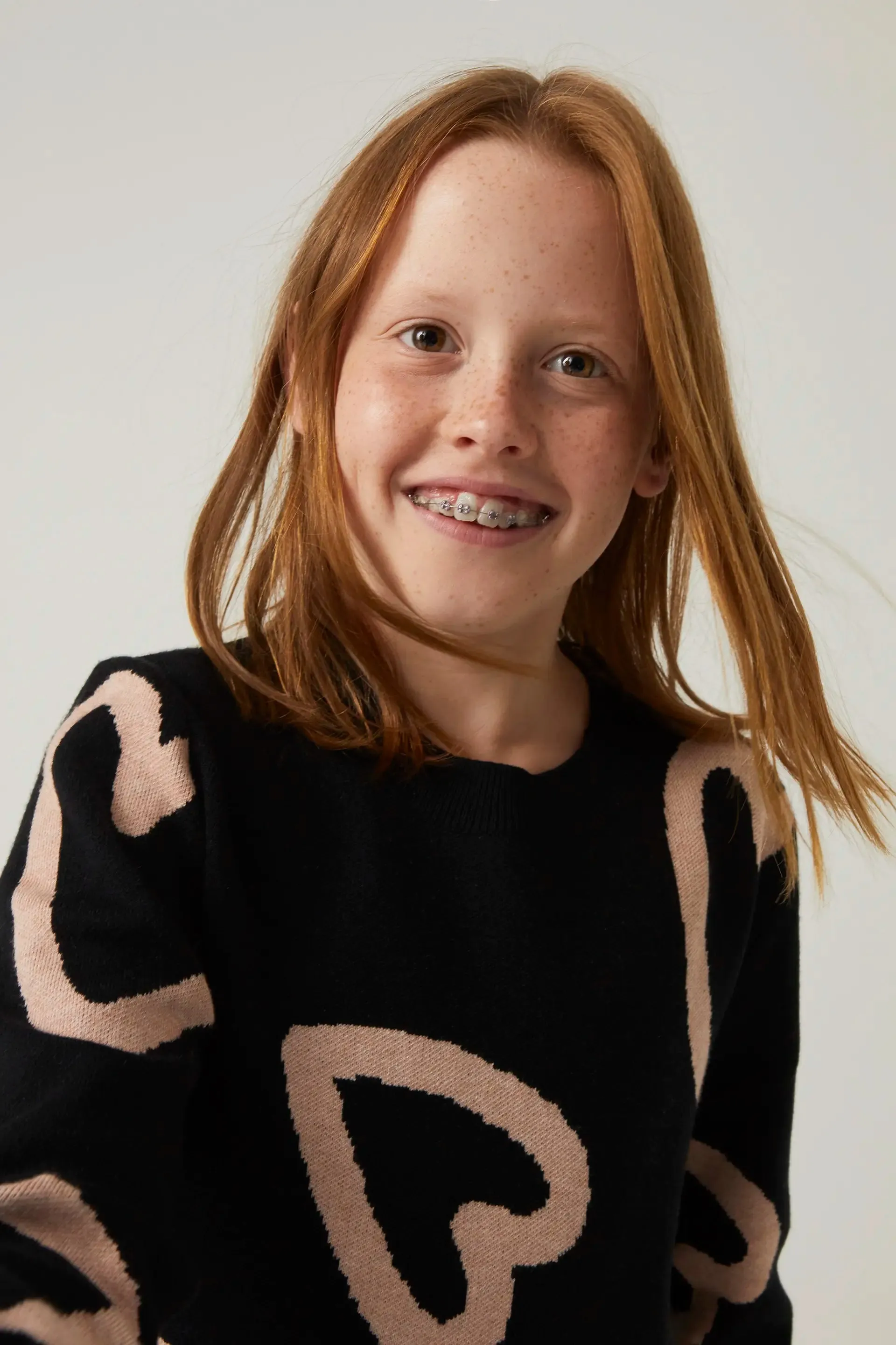 Jersey unisex de punto con estampado de corazones sold by Compania Fantasica product image thumbnail 4