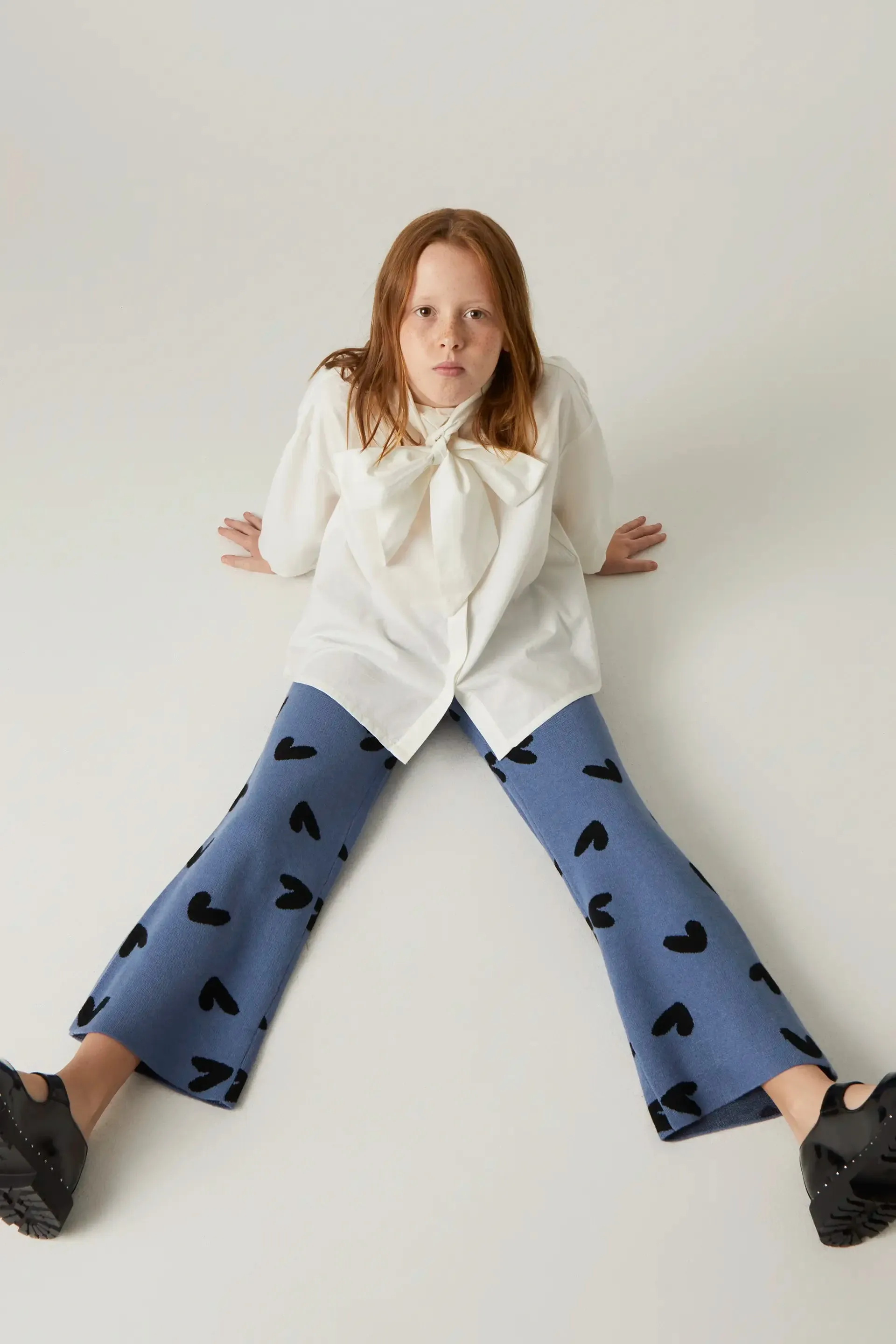 Pantalón de niña de punto con estampado de corazones sold by Compania Fantasica product image thumbnail 3