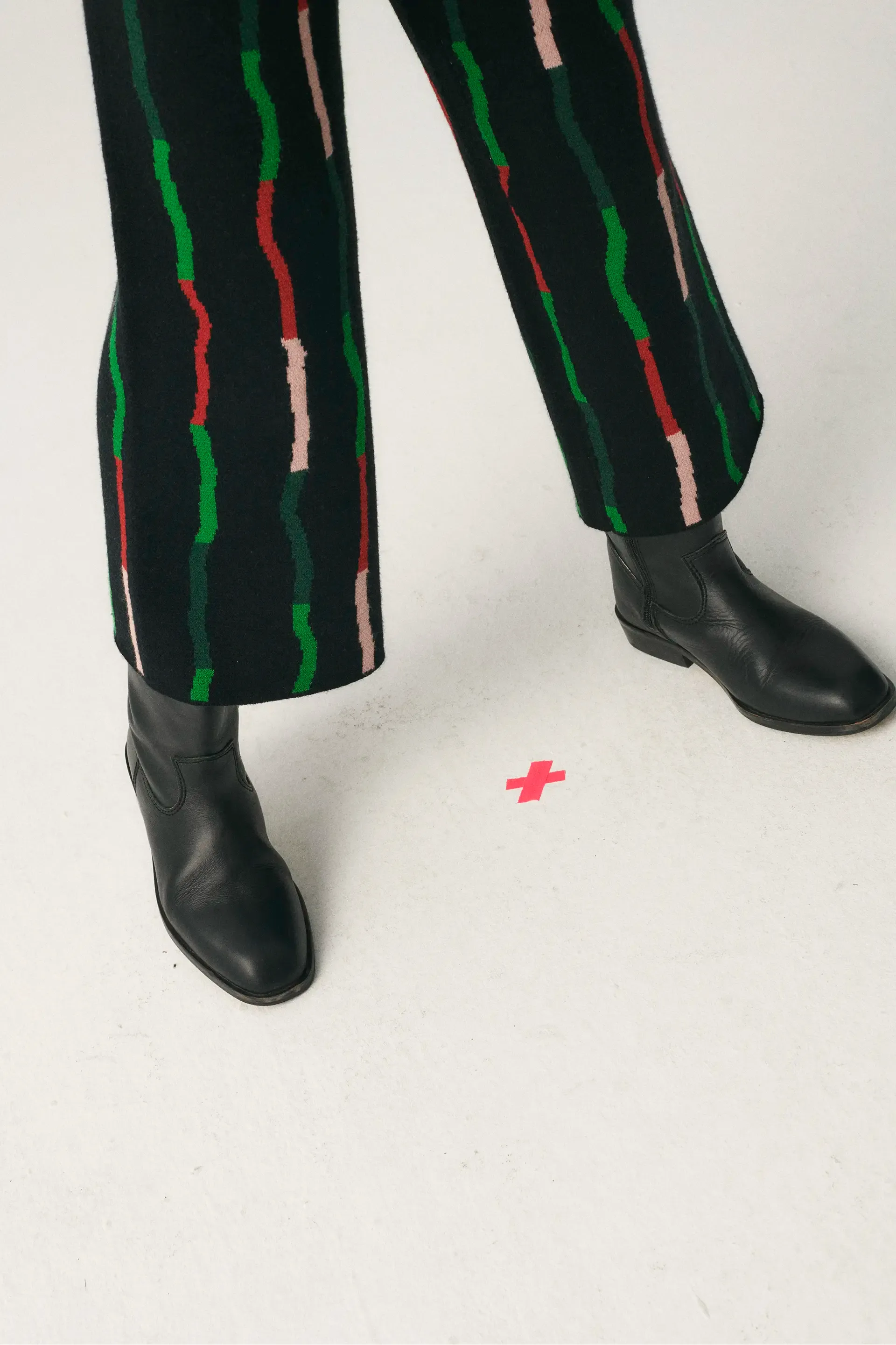 Pantalón unisex de punto con estampado de rayas negro sold by Compania Fantasica product image thumbnail 3