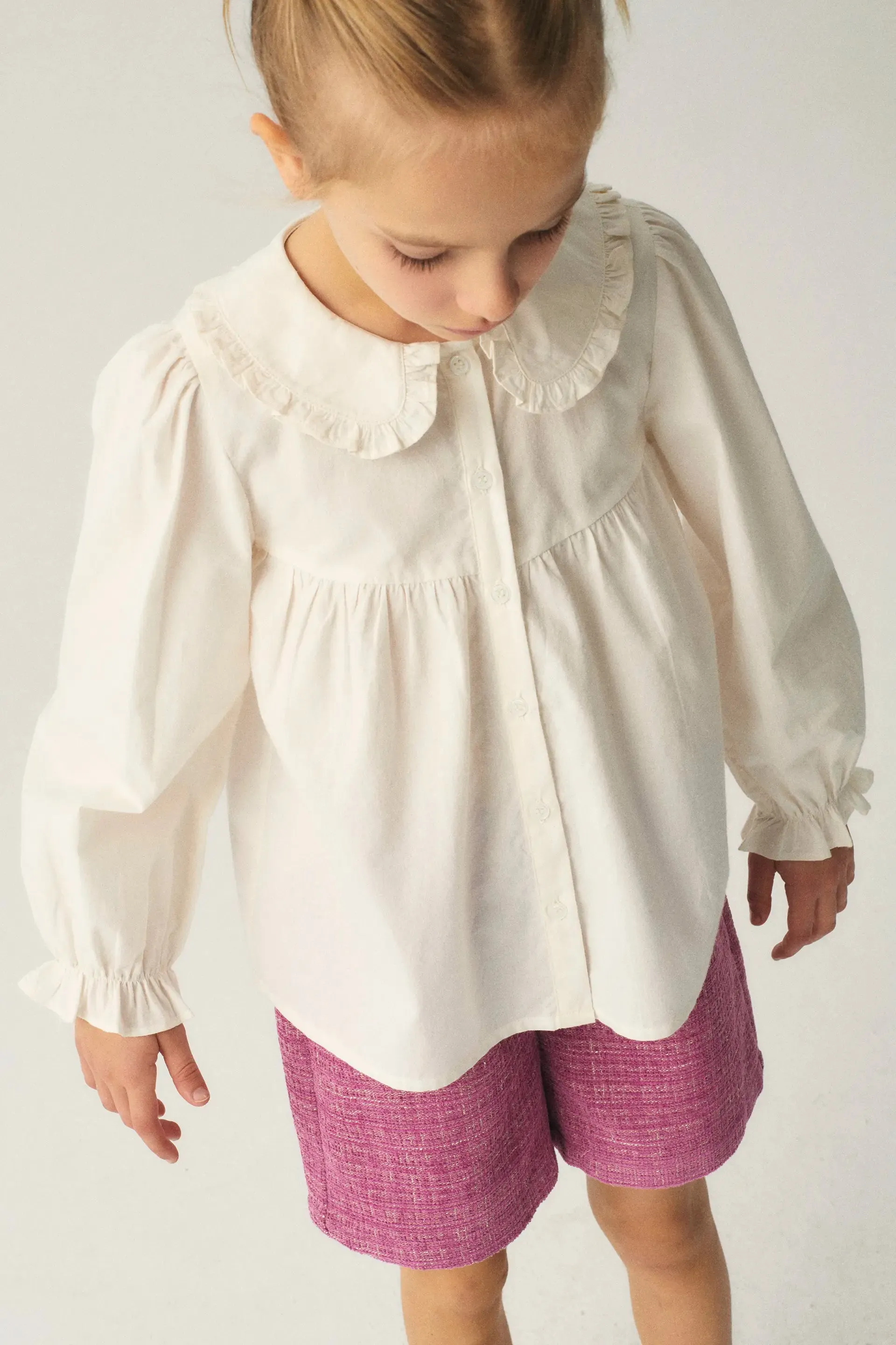 Camisa de niña con cuello bobo blanca sold by Compania Fantasica product image thumbnail 3