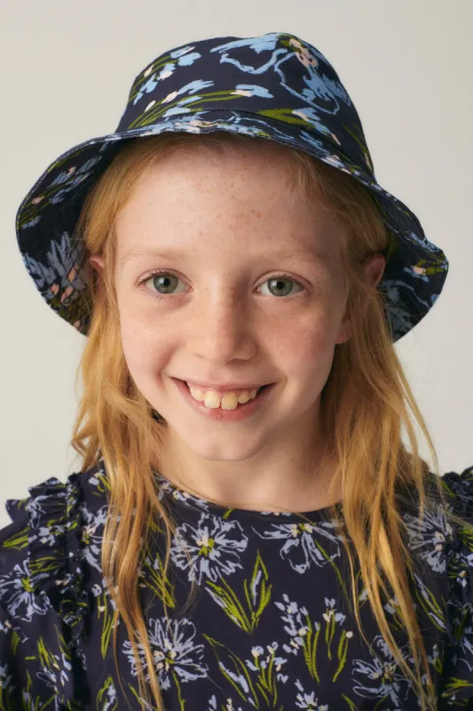 Gorro unisex tipo bucket con estampado floral azul sold by Compania Fantasica