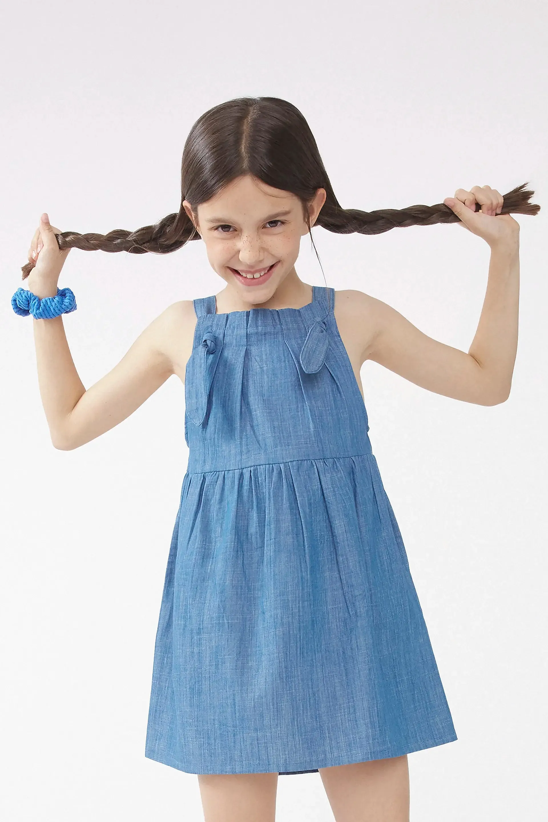 Vestido corto de niña tirantes vaquero sold by Compania Fantasica product image thumbnail 4