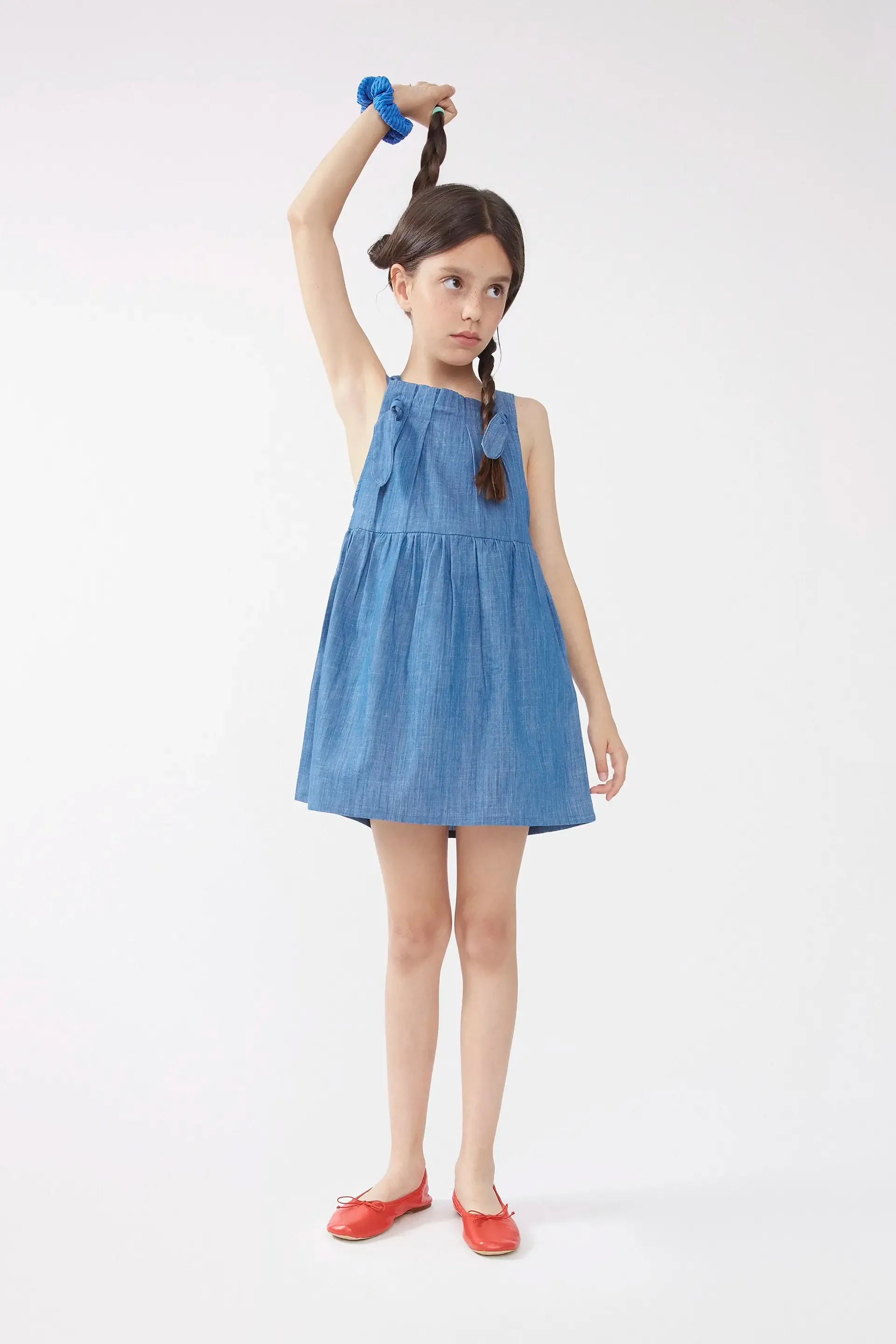 Vestido corto de niña tirantes vaquero sold by Compania Fantasica