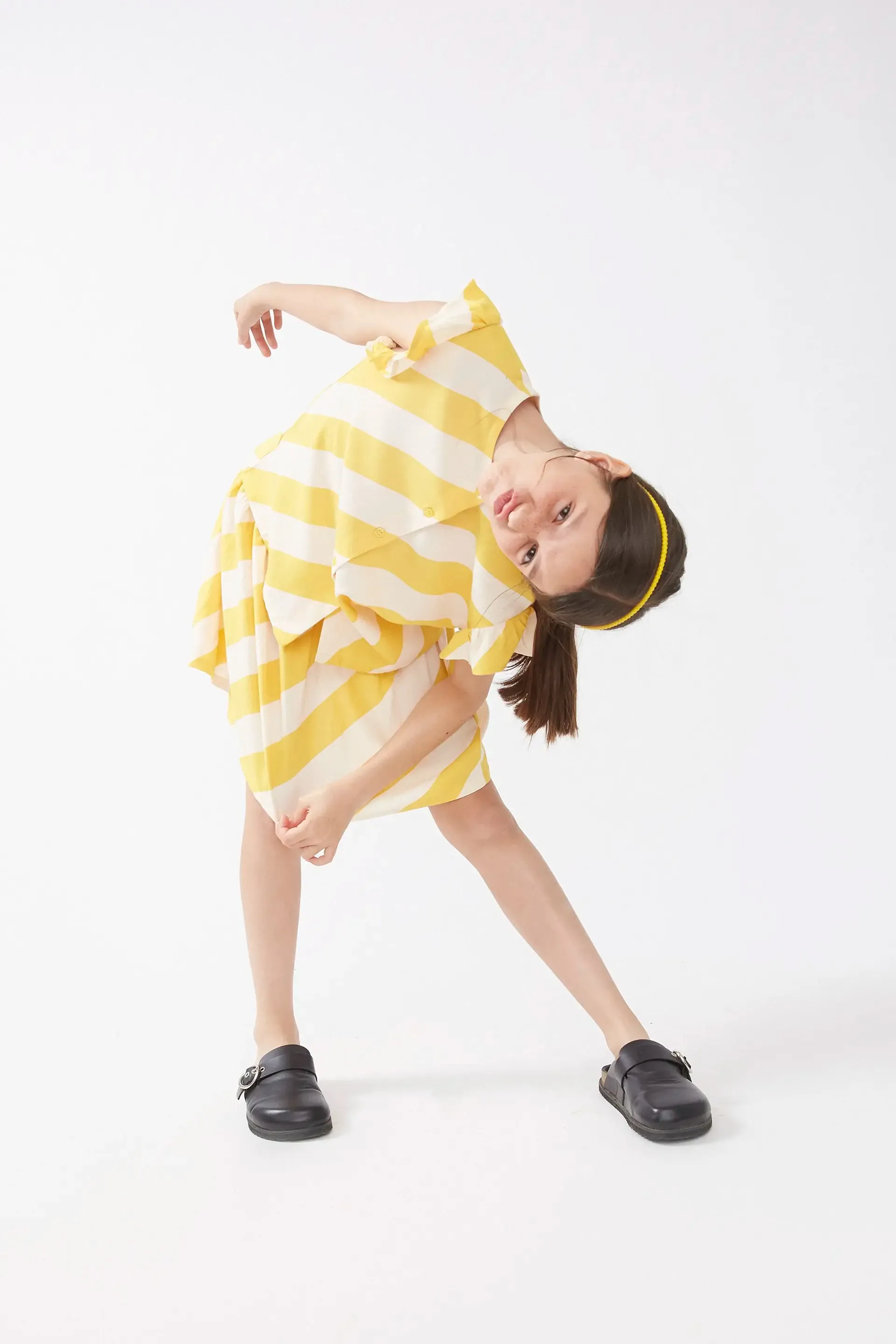 Falda corta de niña estampado de rayas amarillas sold by Compania Fantasica product image thumbnail 4