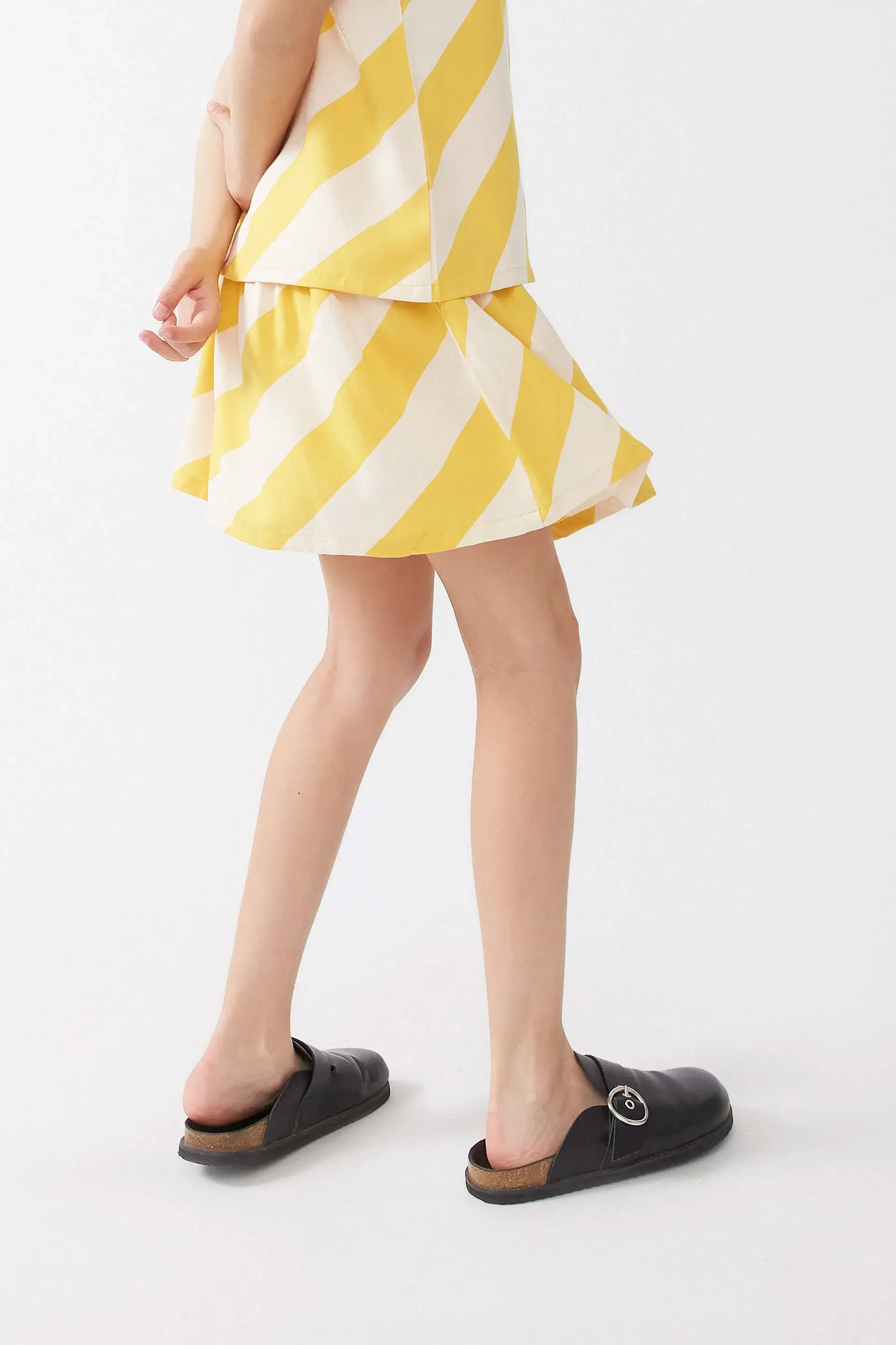 Falda corta de niña estampado de rayas amarillas sold by Compania Fantasica product image thumbnail 3