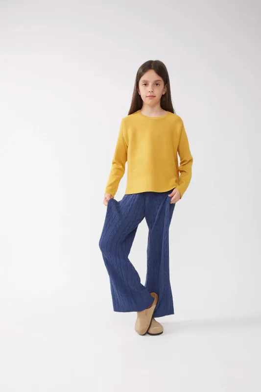 Jersey unisex punto amarillo sold by Compania Fantasica