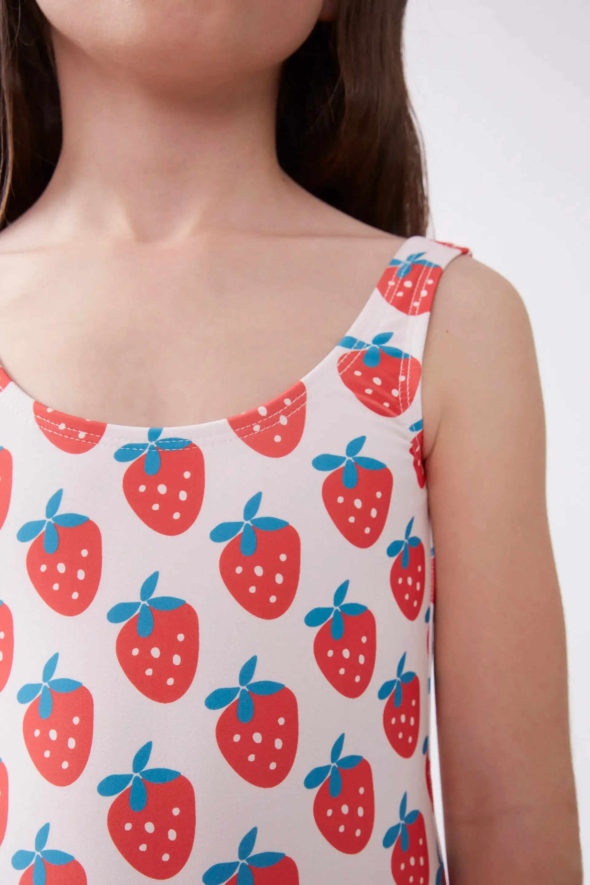 Bañador de niña estampado Strawberry Beach sold by Compania Fantasica product image thumbnail 3