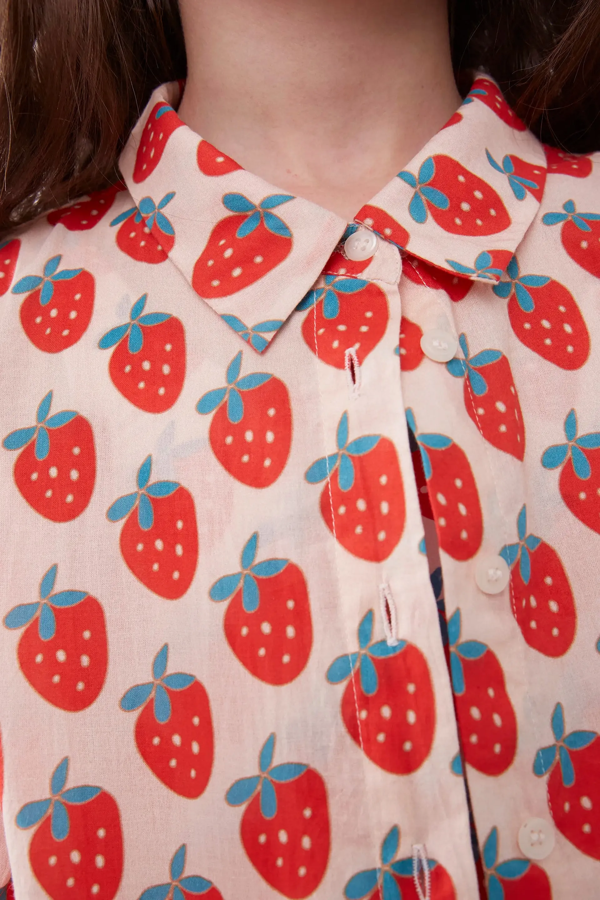 Camisa unisex estampado Strawberry Beach sold by Compania Fantasica product image thumbnail 3