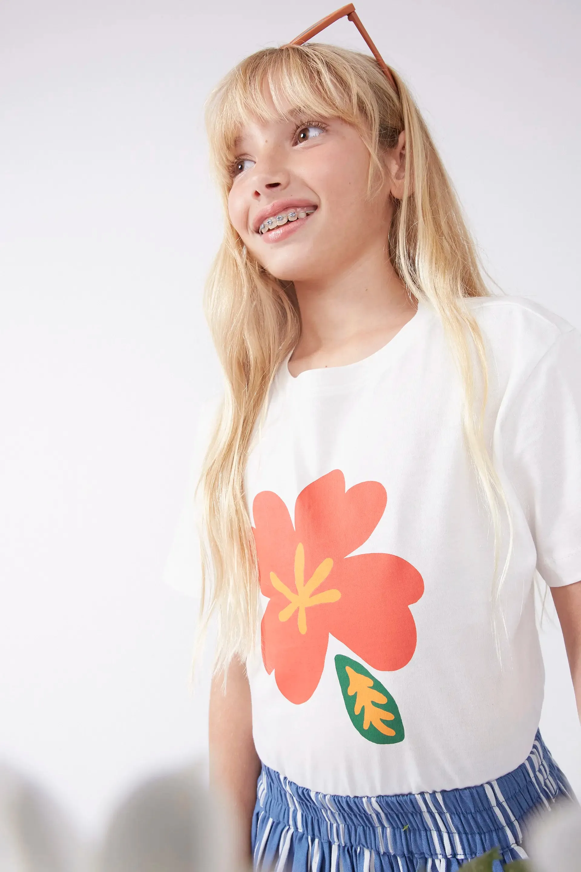 Camiseta unisex print de flor sold by Compania Fantasica product image thumbnail 4
