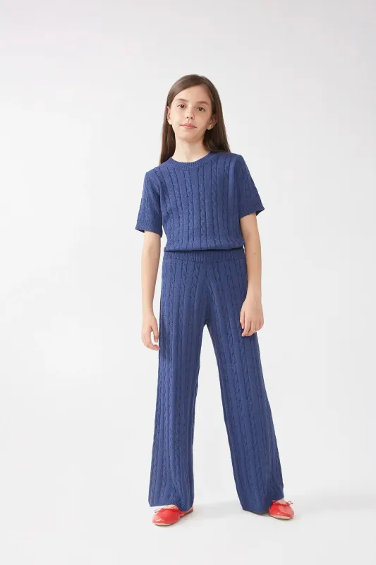 Pantalón recto de niña punto azul sold by Compania Fantasica