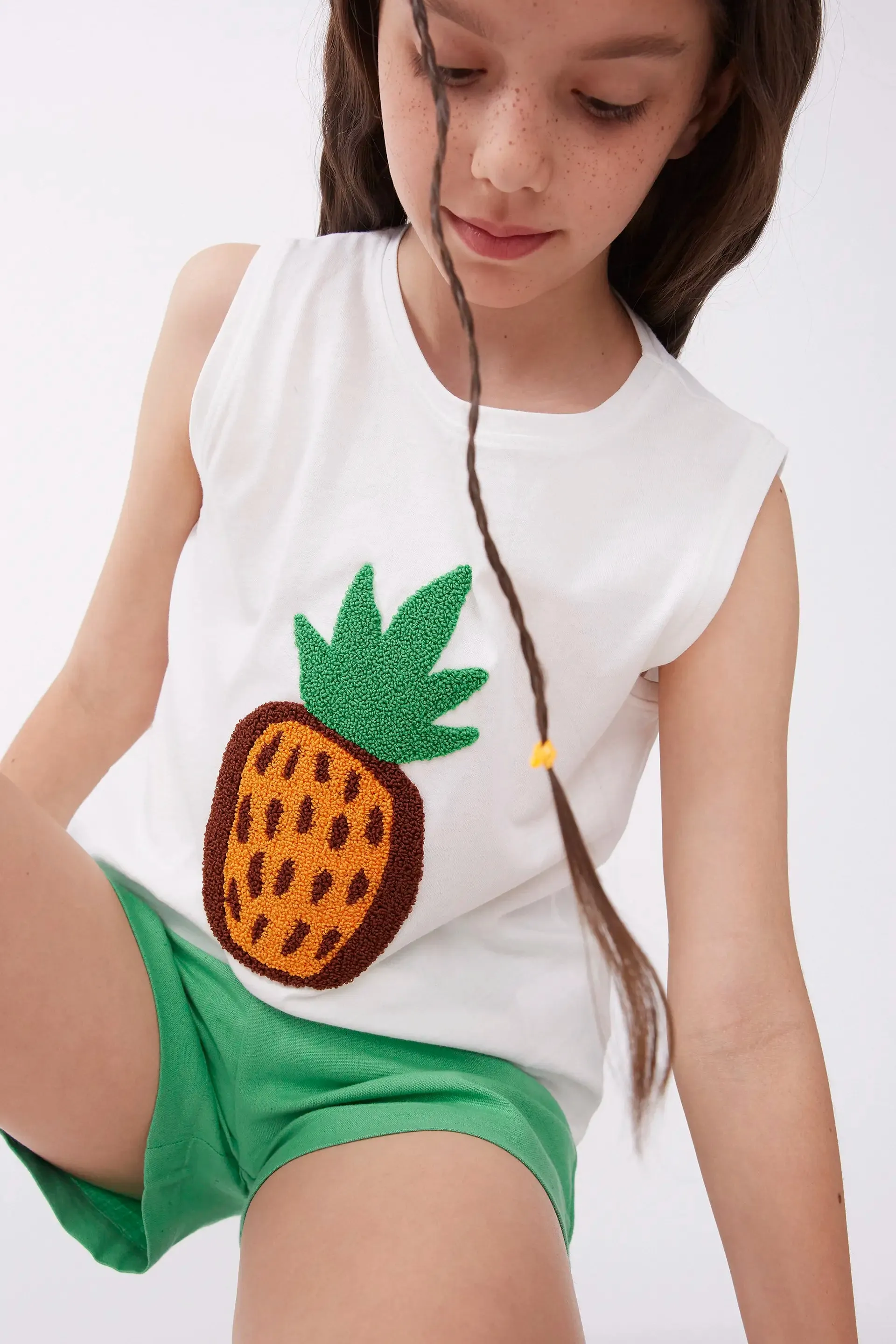 Camiseta unisex print de piña sold by Compania Fantasica product image thumbnail 4