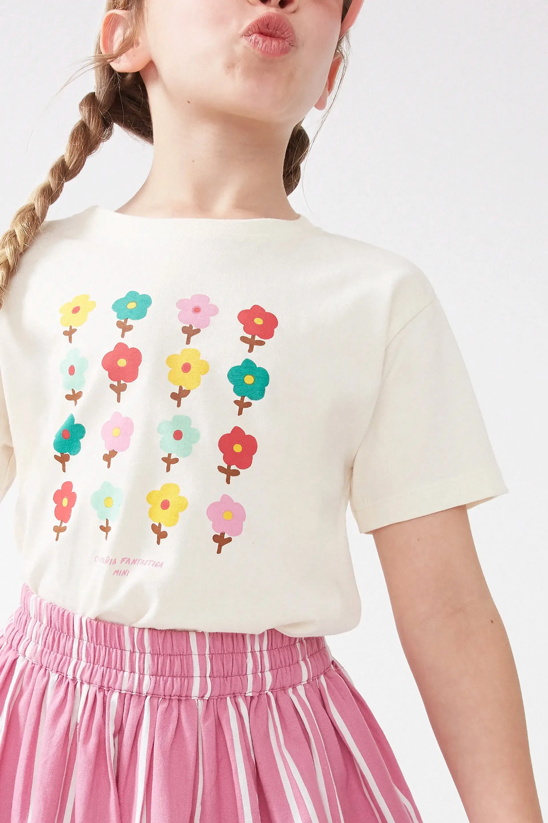 Camiseta unisex print floral sold by Compania Fantasica product image thumbnail 3