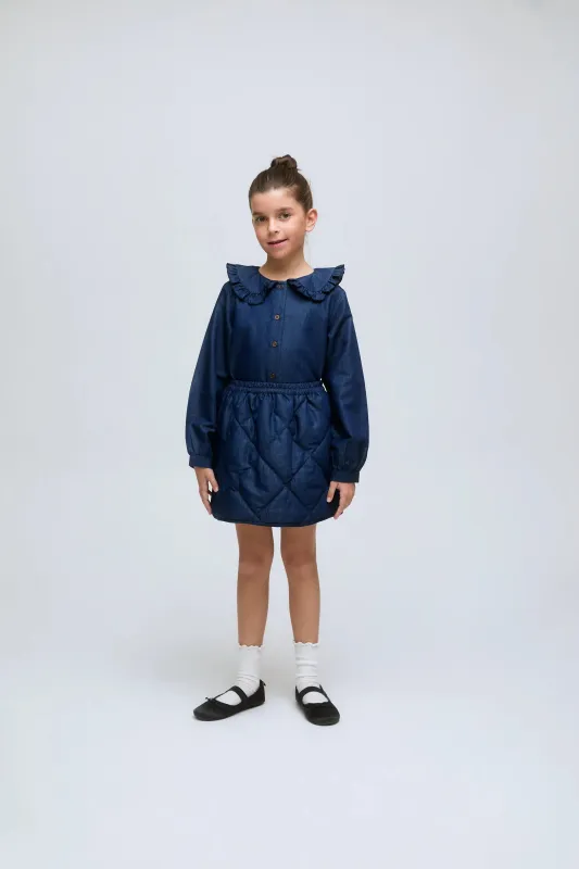 Camisa de niña en algodón con cuello con volantes y puños fruncidos. sold by Compania Fantasica