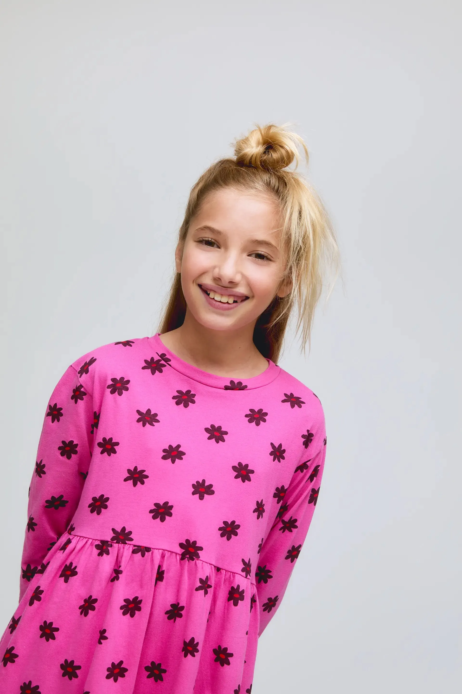 Vestido corto de niña en color rosa estampado Daisy. sold by Compania Fantasica product image thumbnail 4